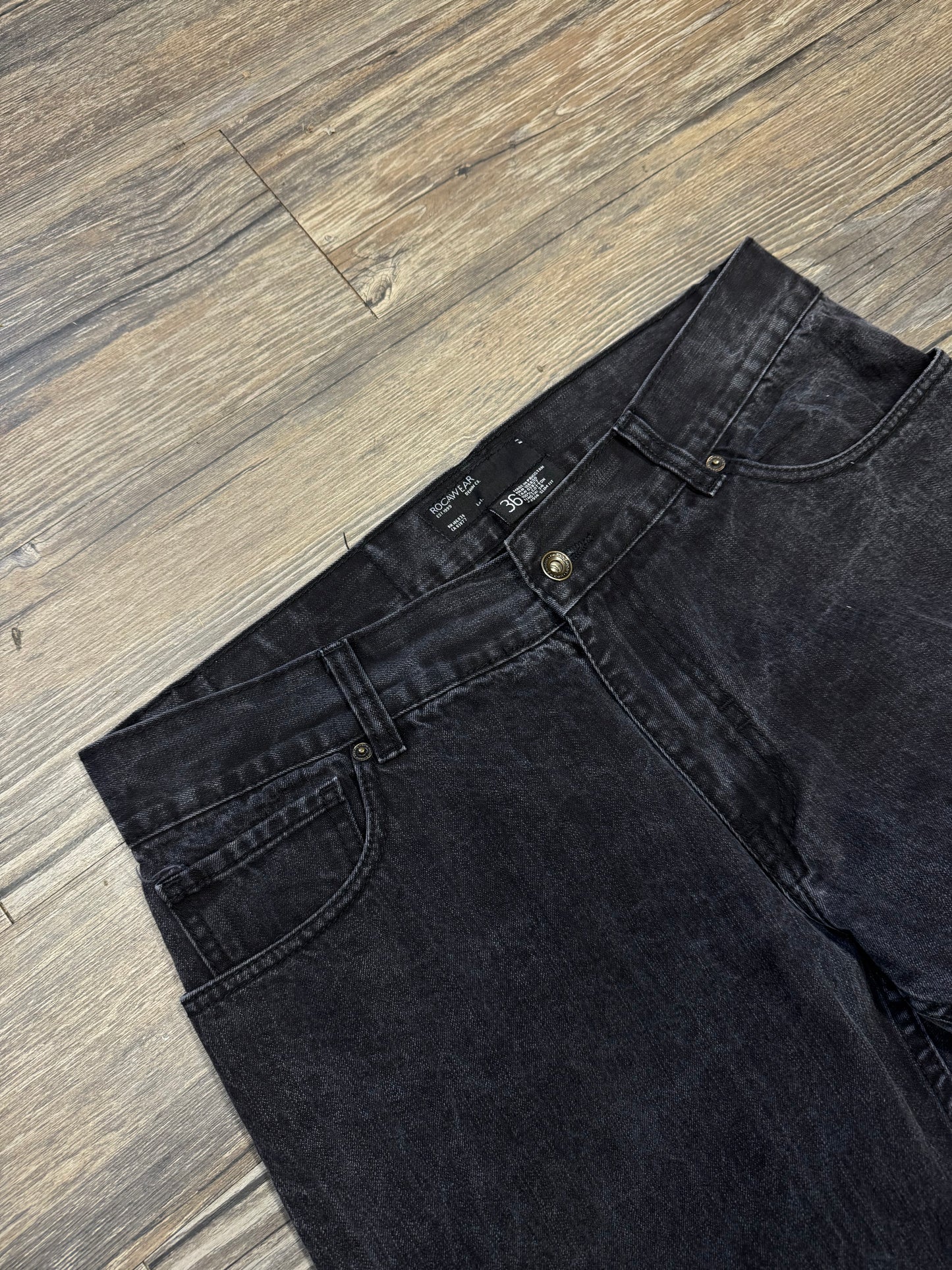 Y2K ROCAWEAR BLACK DENIM (36)