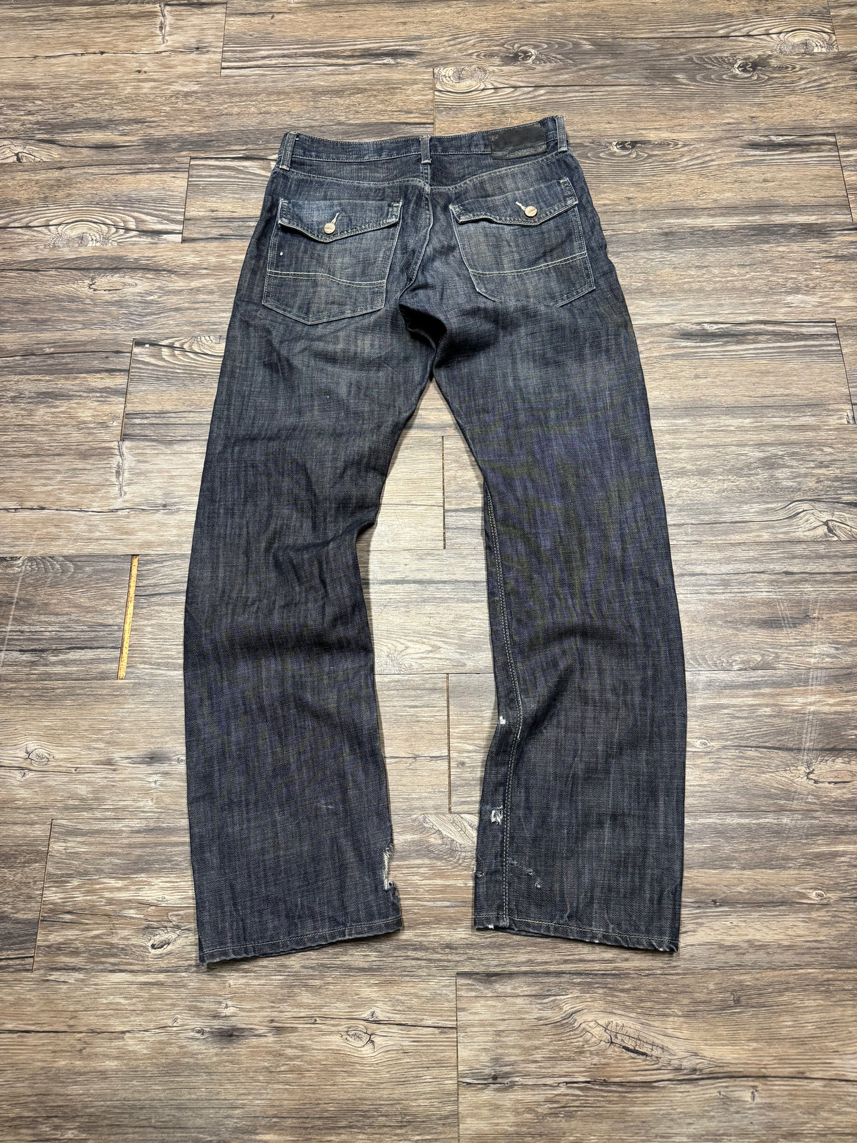 LEVI STRAIGHT LEG DARK WASH DENIM JEANS (32)