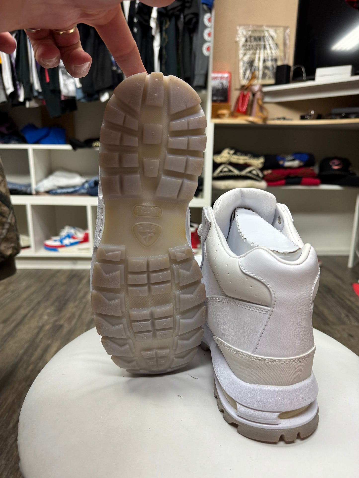 NIKE ACG GOADOME WHITES (9.5)