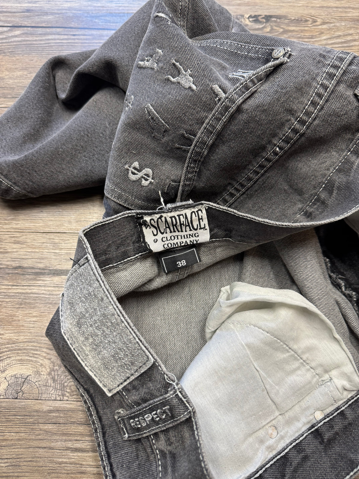 SCARFACE BAGGY DISTRESSED DENIM JORTS (36)