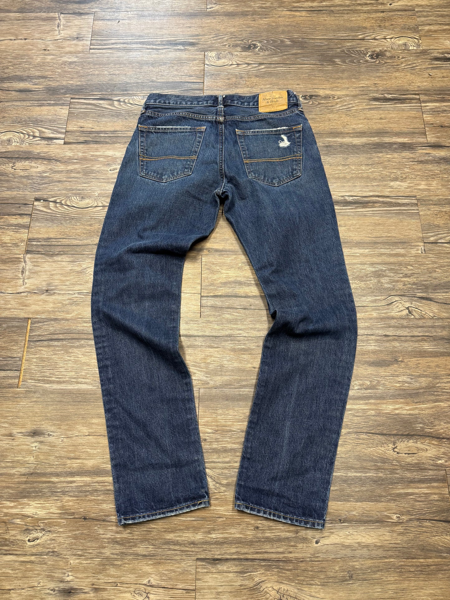ABERCROMBIE & FITCH SLIMFIT DISTRESSED DARK WASH BLUE JEANS (31x32)