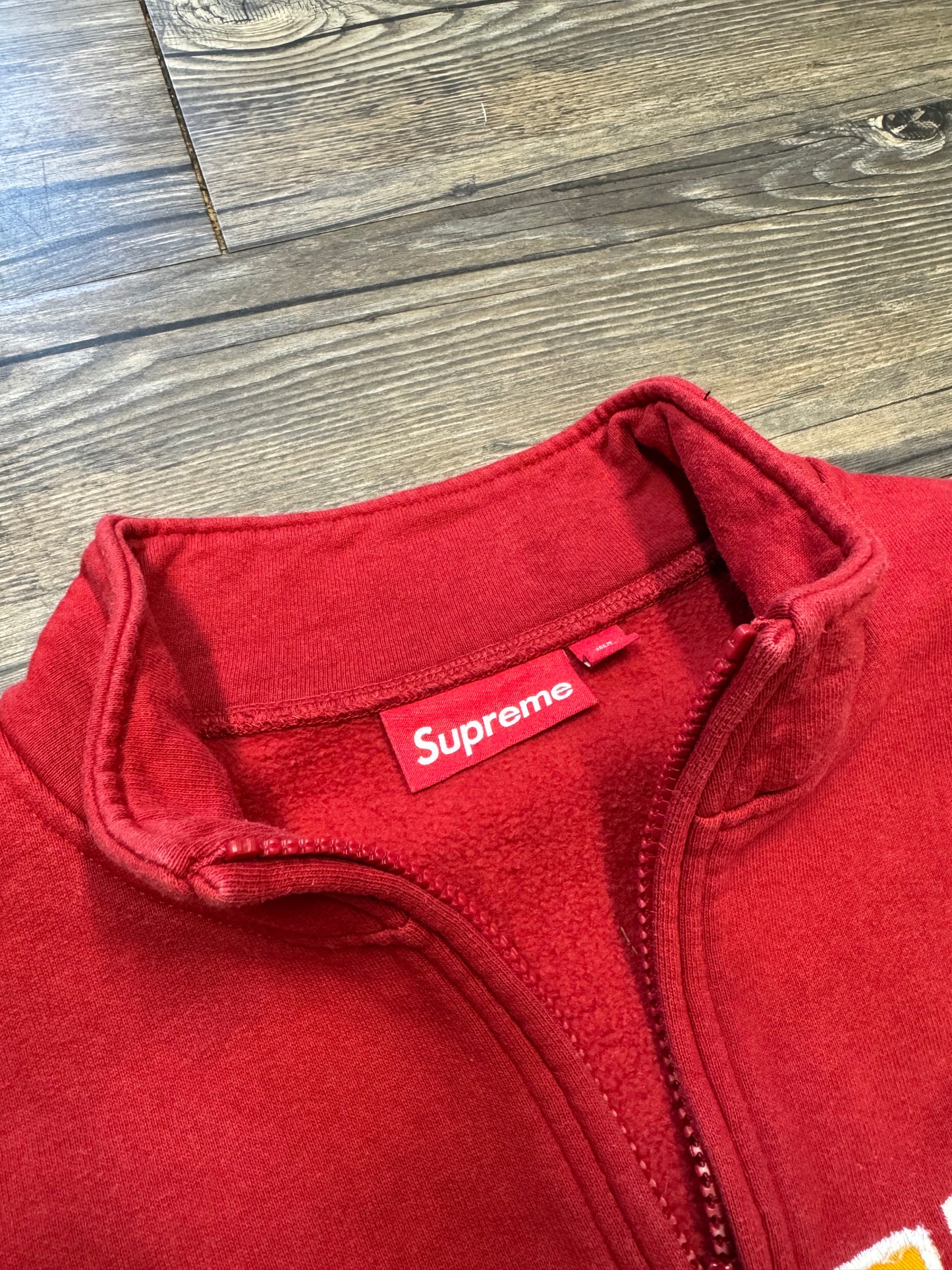 SUPREME CREST APPLIQUÉ HALF ZIP PULLOVER (S)