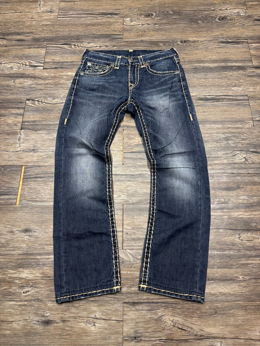 TRUE RELIGION DARK WASH 00’s CREAM STITCH JEANS (30)