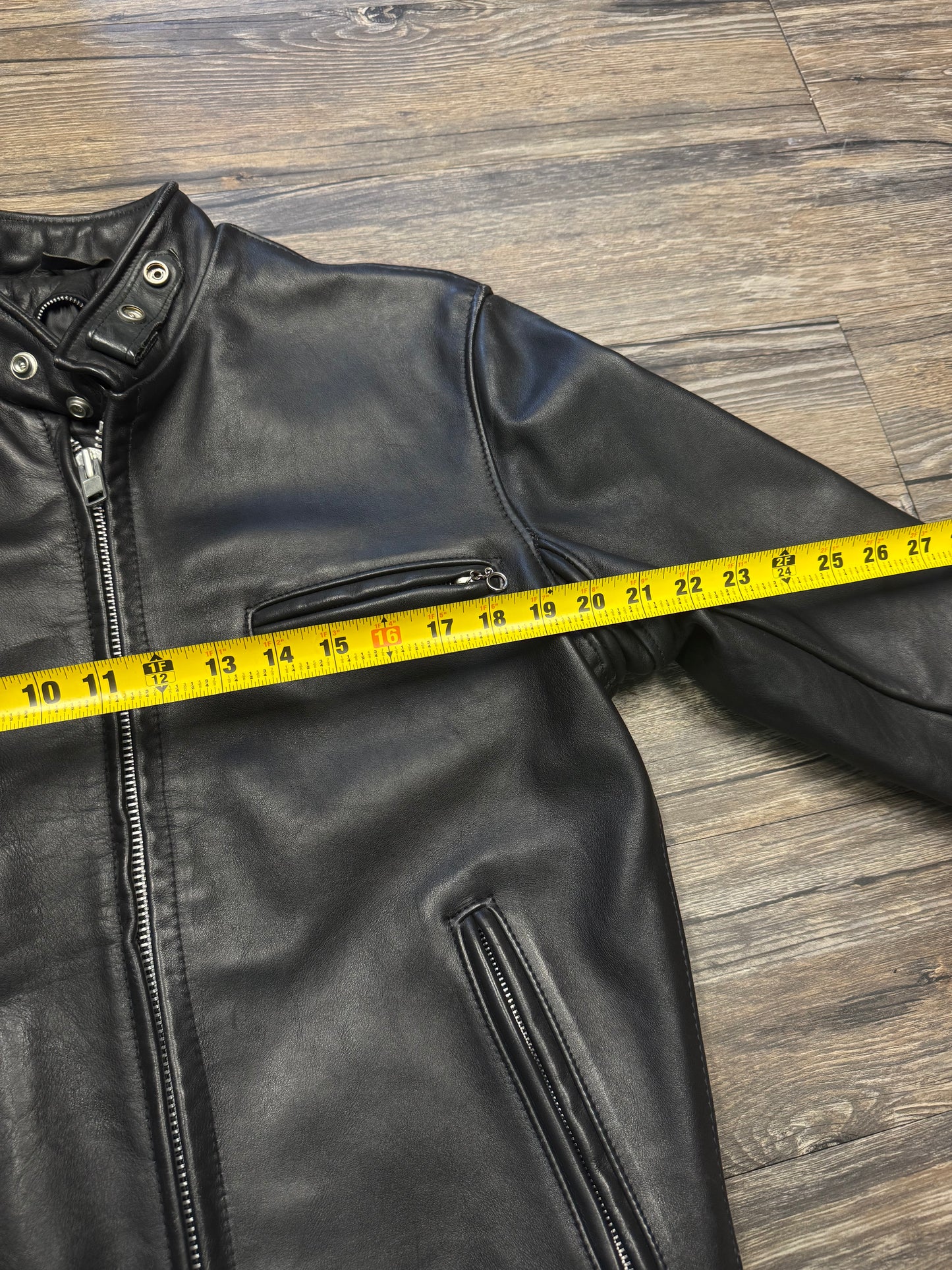SCHOTT NYC BLACK LEATHER BIKER JACKET (M)