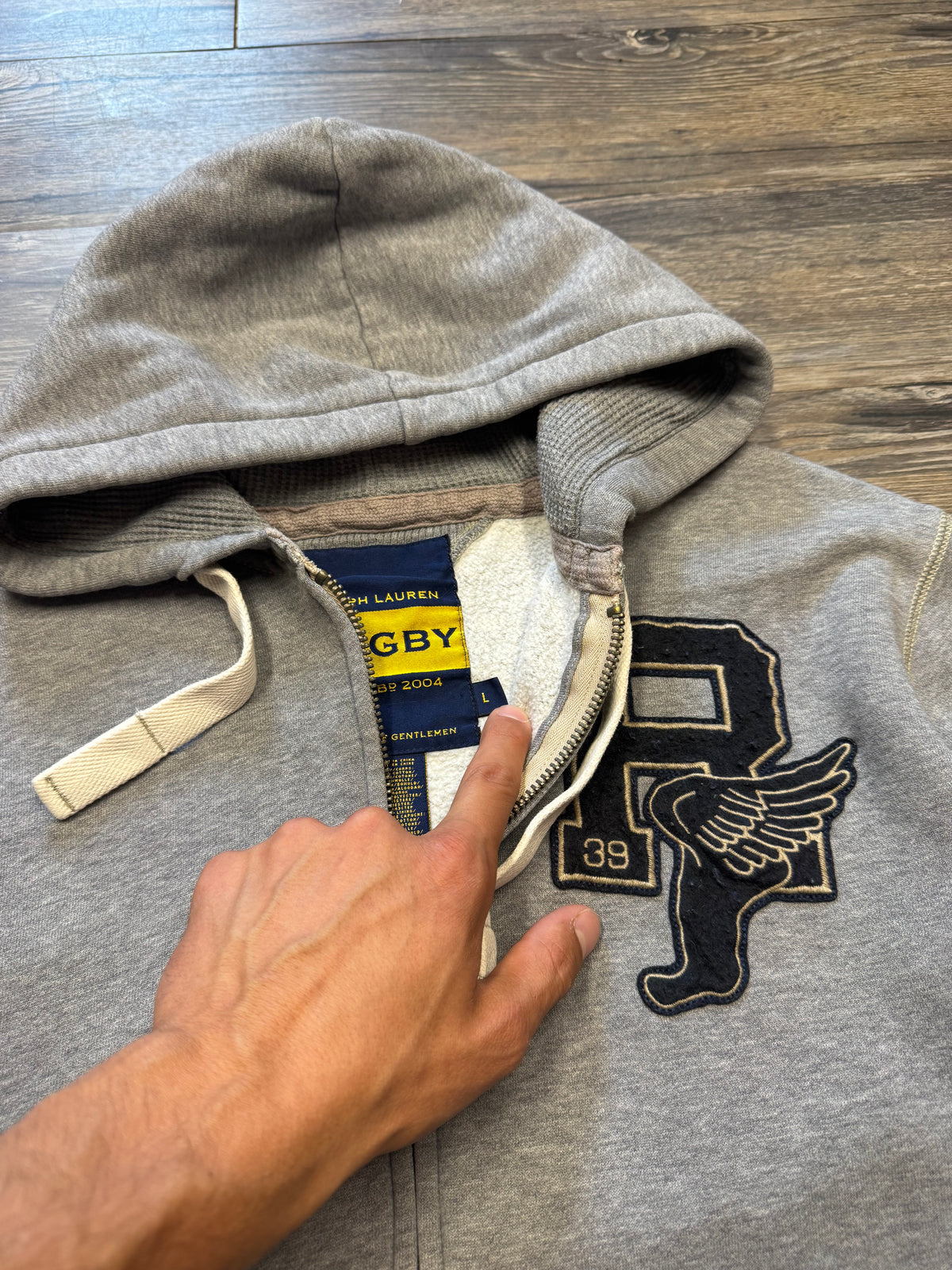 POLO RALPH LAUREN RUGBY VARSITY WING GRAPHIC HOODIE (L)
