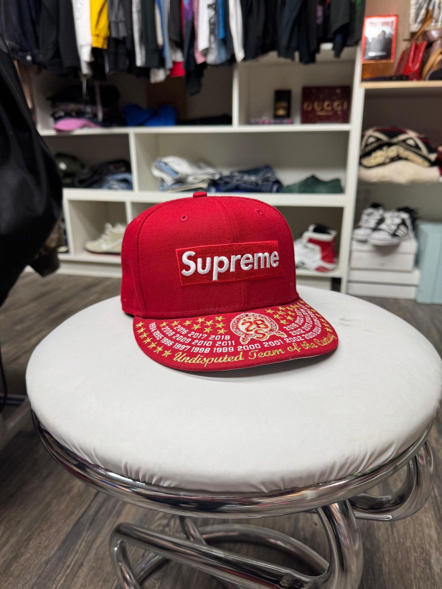 SUPREME UNDISPUTED BOX LOGO NEW ERA FITTED HAT (7 3/8)