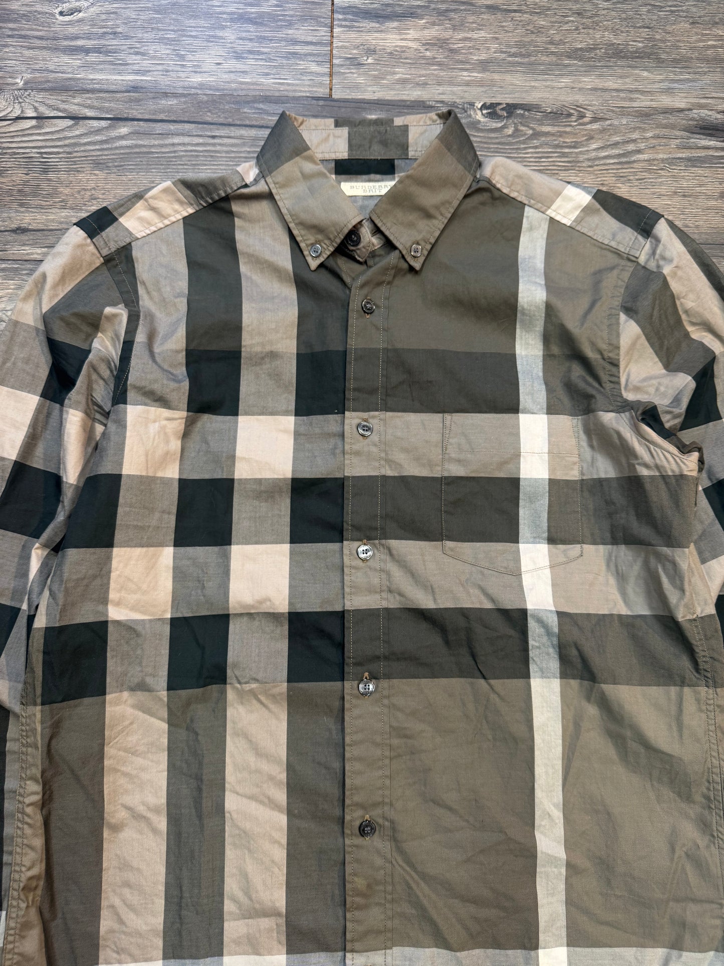 BURBERRY PLAID BUTTON UP (M)