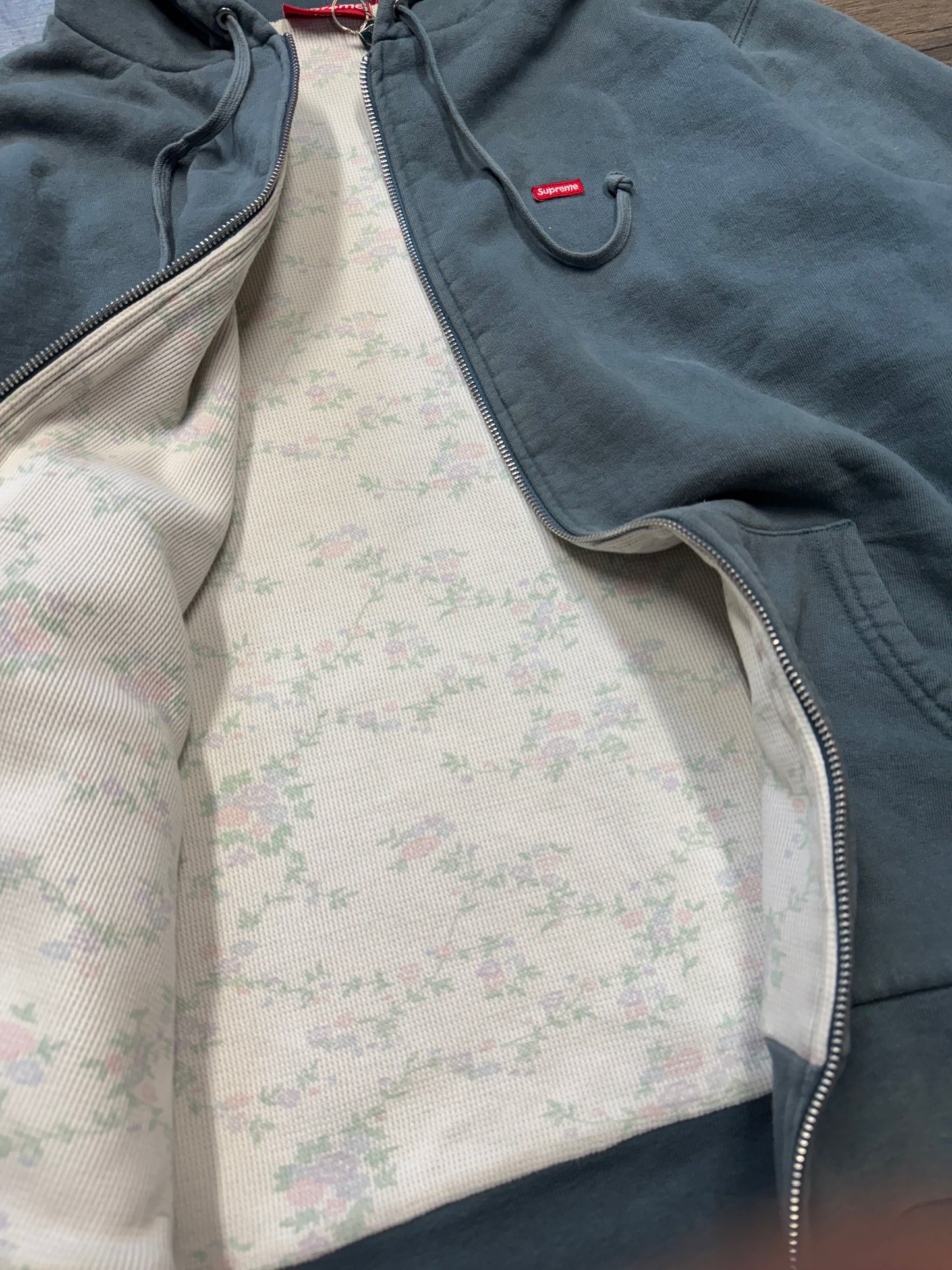 SUPREME SMALL BOX LOGO FLORAL LINED ZIP UP HOODIE (L)