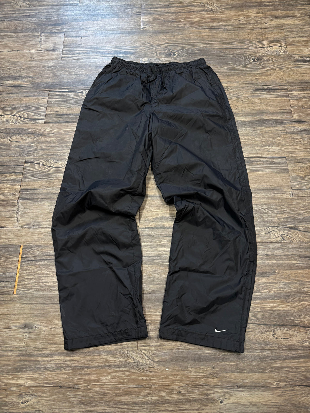 NIKE PARACHUTE TRACK PANTS (M)