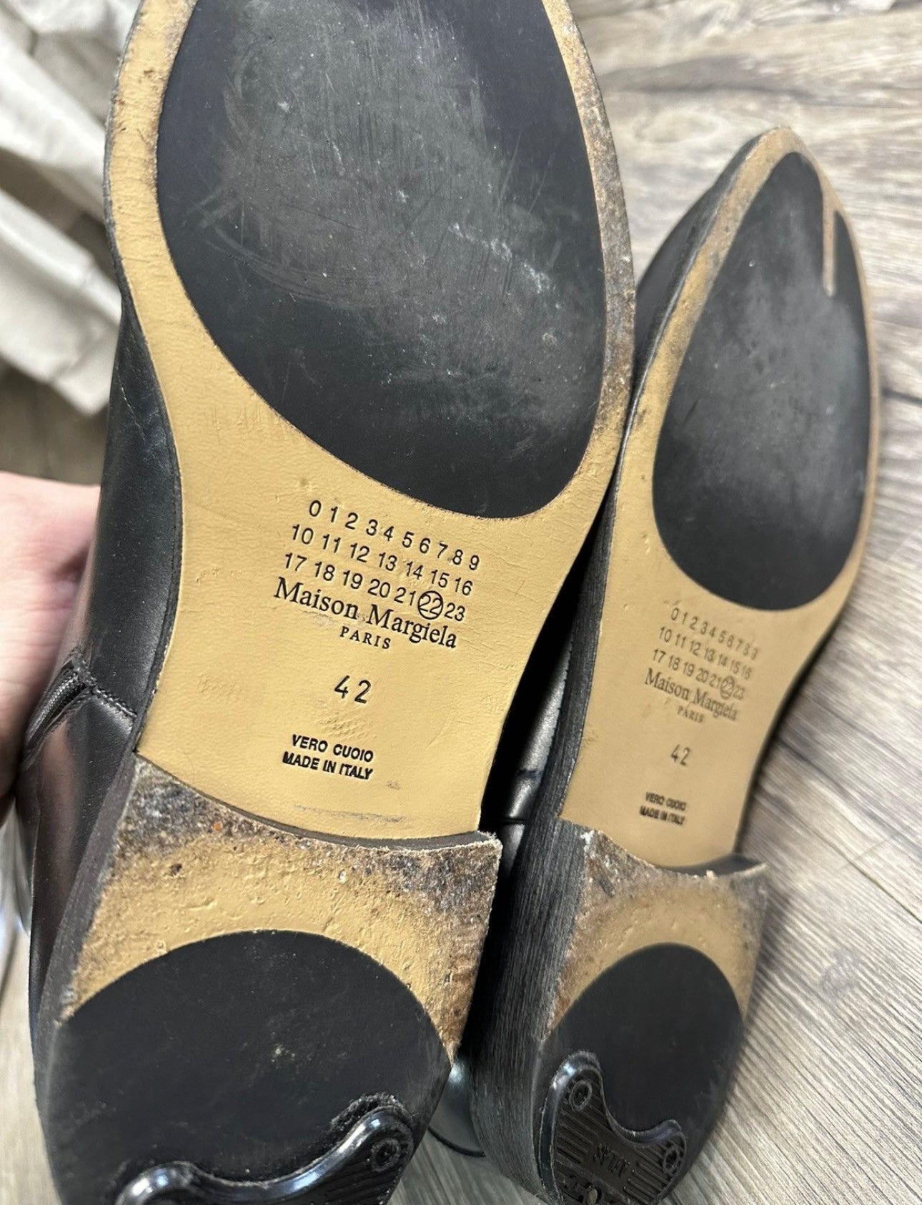 MAISON MARGIELA ZIP-UP BOOTS (M 9)