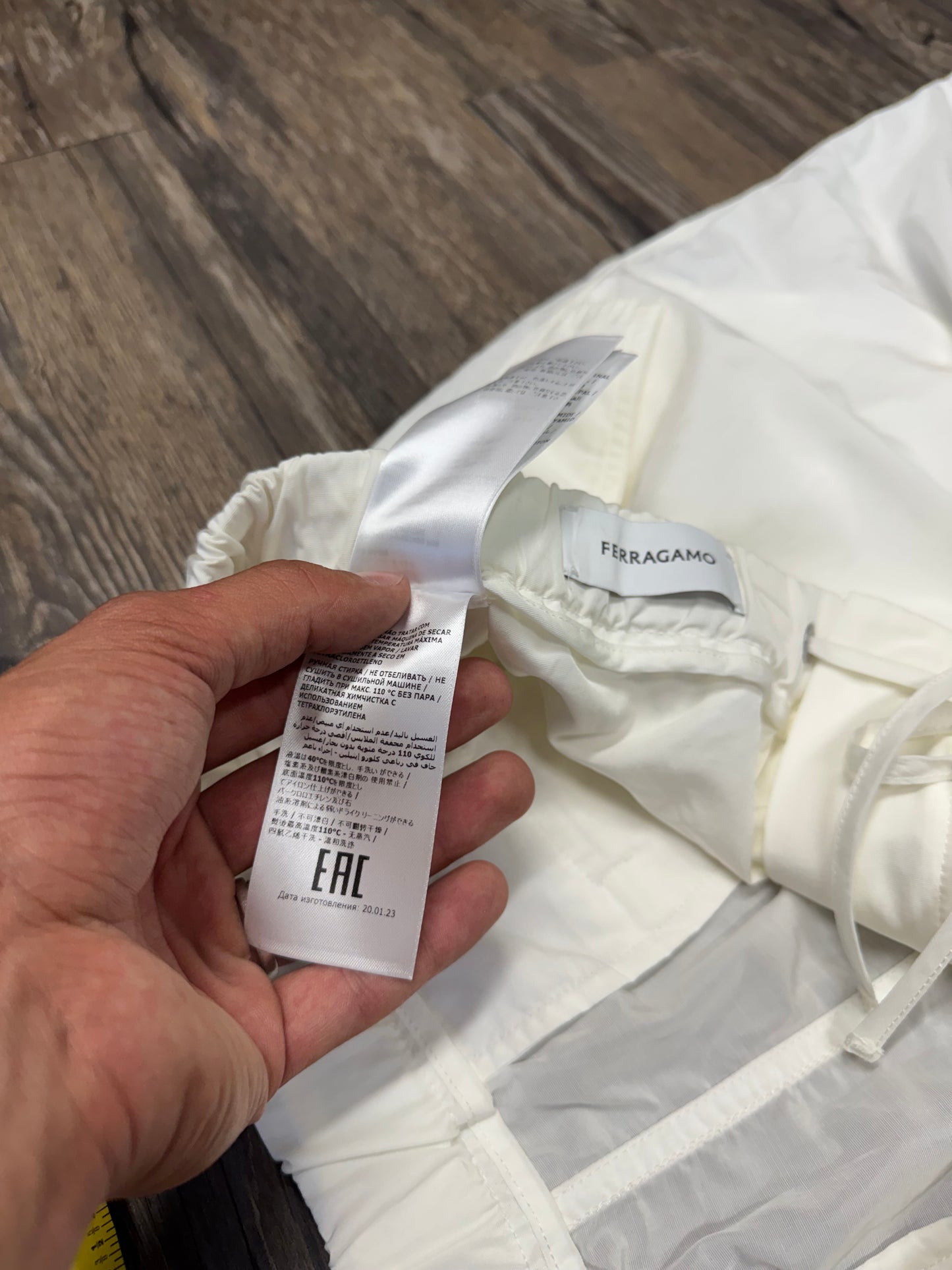 SALVATORE FERRAGAMO LIGHTWEIGHT CONVERTIBLE BAGGY PANTS (33)
