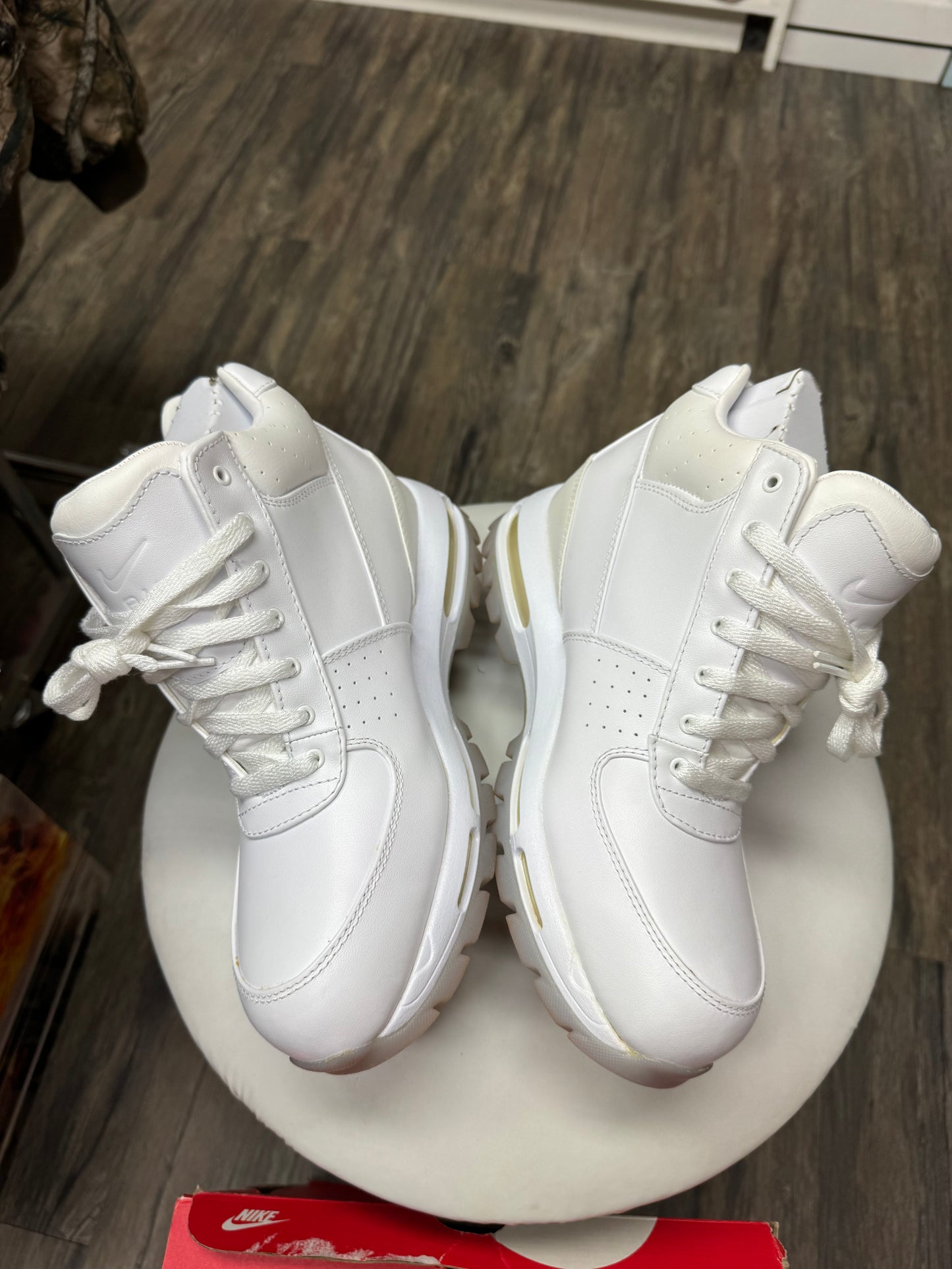 NIKE ACG GOADOME WHITES (9.5)