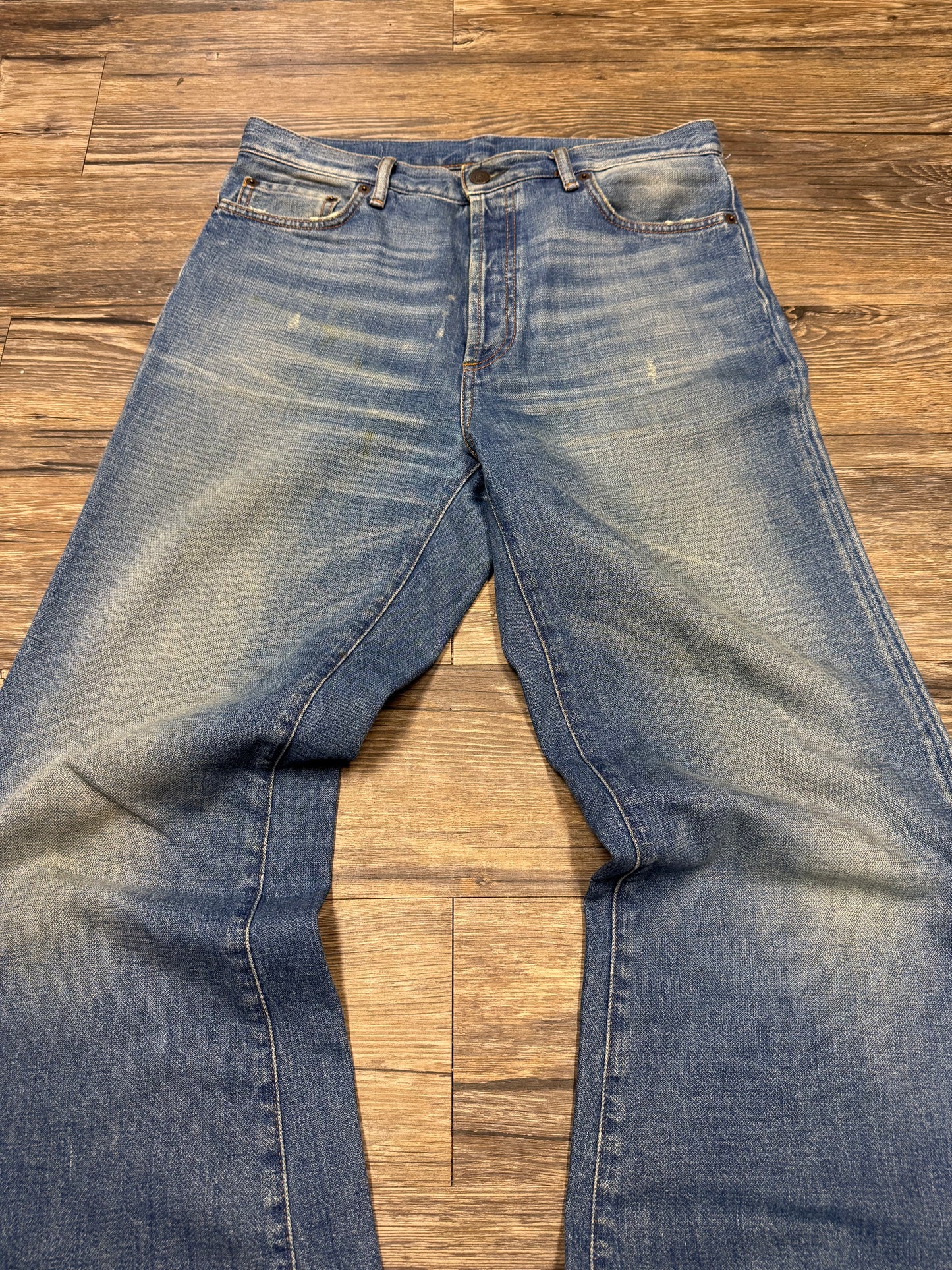 ACNE STUDIOS LIGHT WASH FLARE JEANS (32x32)