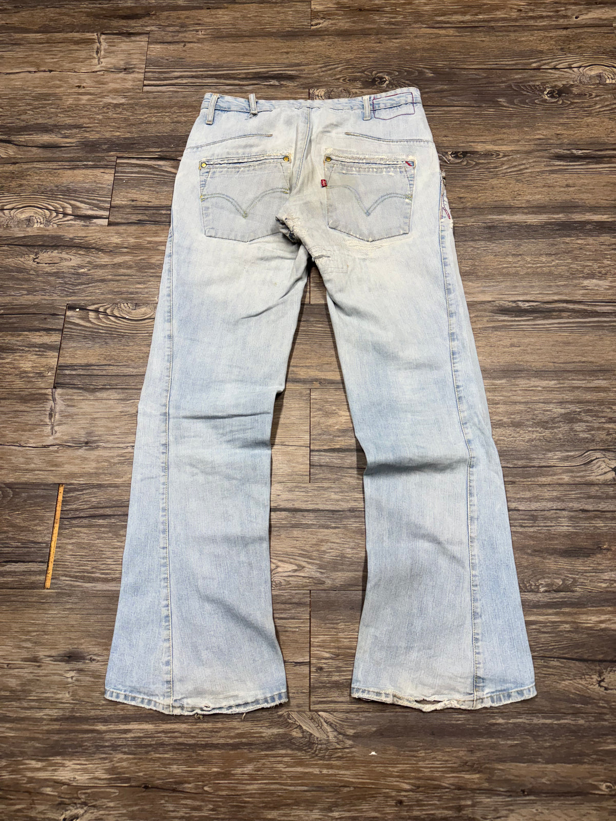 LEVIS ENGINEERED REPAIRED LIGHTWASH BOOTCUT JEANS (31)