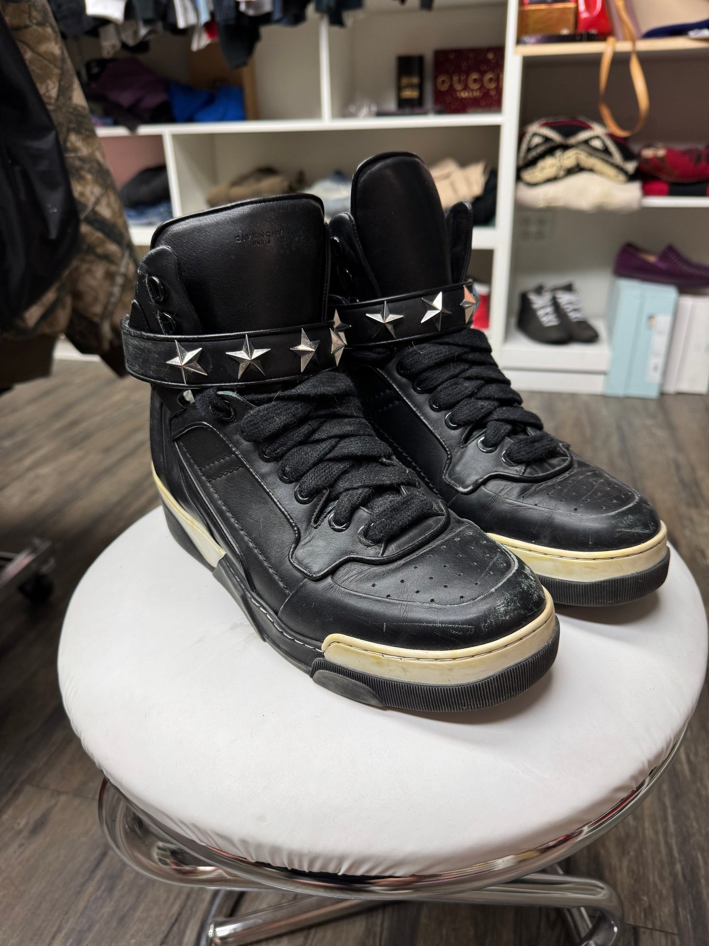 GIVENCHY TYSON LEATHER HI-TOP STUDDED SNEAKERS (42)