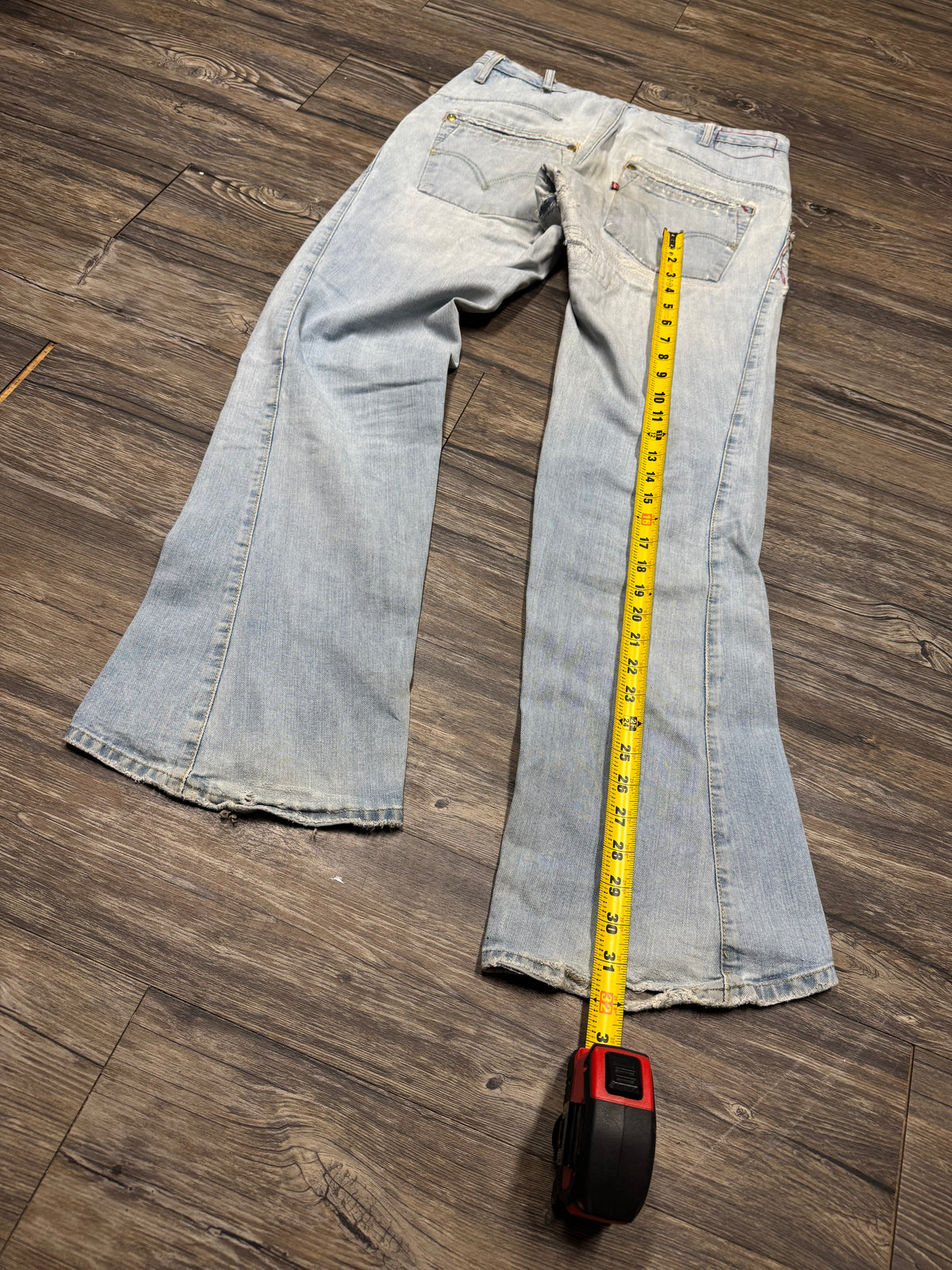 LEVIS ENGINEERED REPAIRED LIGHTWASH BOOTCUT JEANS (31)