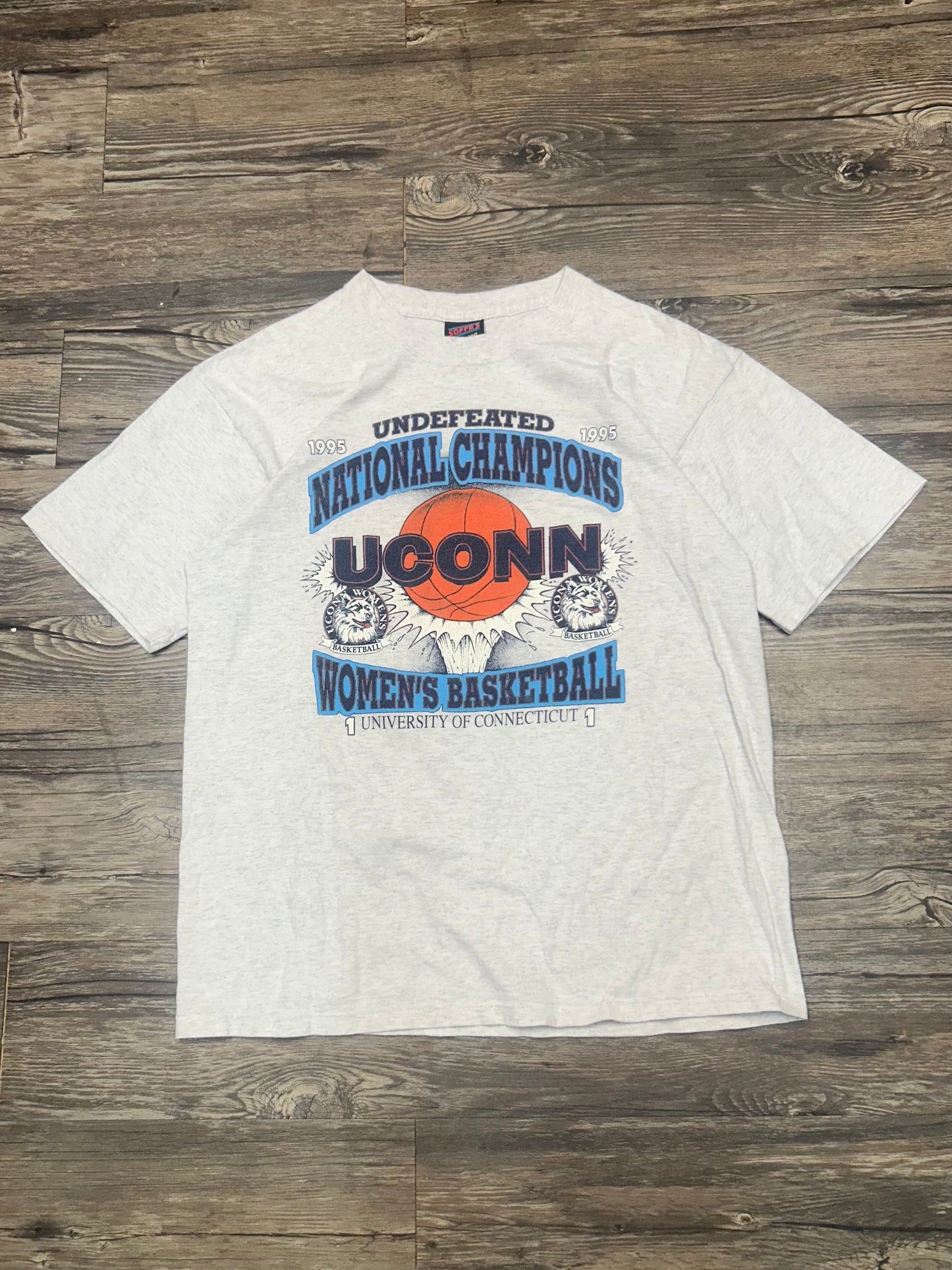 1995 UCONN WOMEN’S BASKETBALL CHAMPIONS T-SHIRT (LARGE)