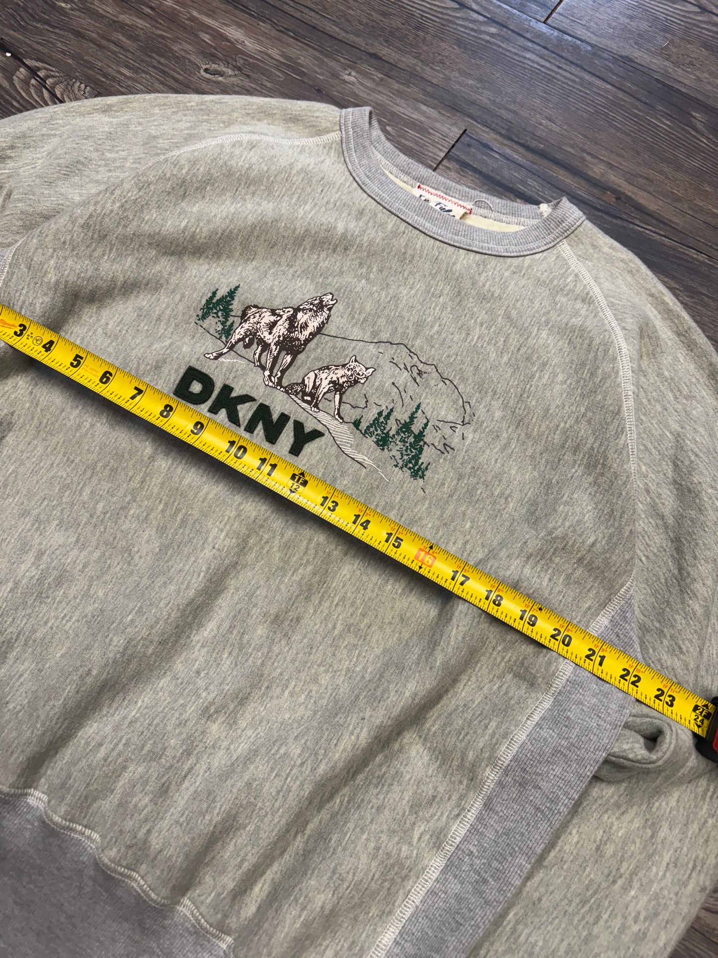 VINTAGE 2 TONE DKNY WOLVES GRAY CREWNECK (XL)