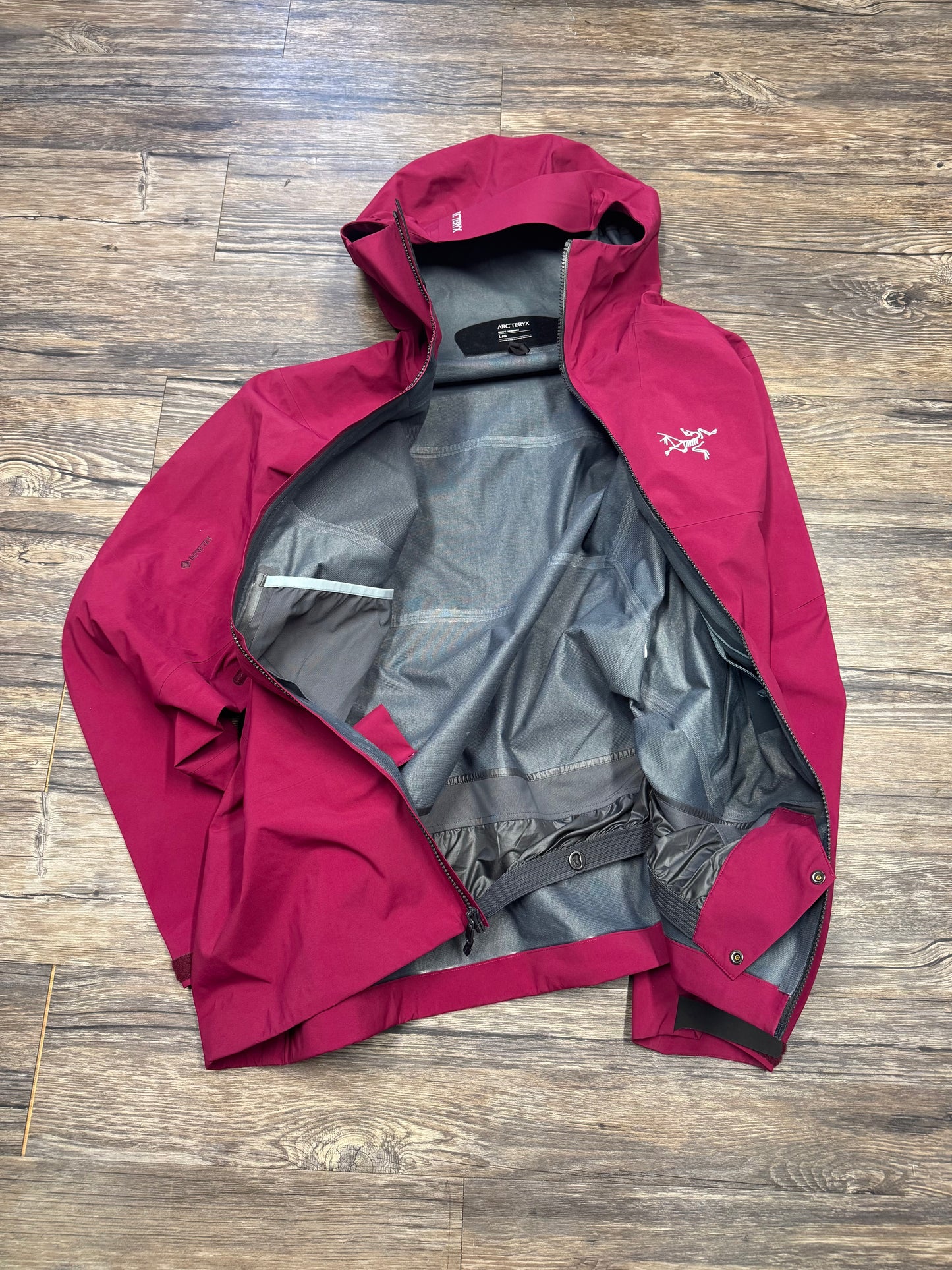 ARCTERYX MAGENTA SHELL JACKET (L)