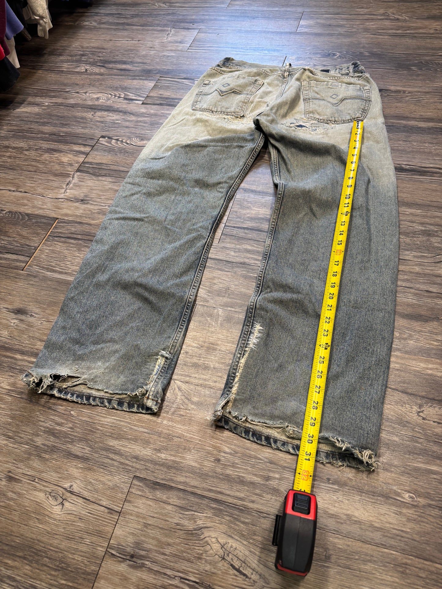 DIESEL FADED REPAIRED BAGGY LIGHTWASH JEANS (34)