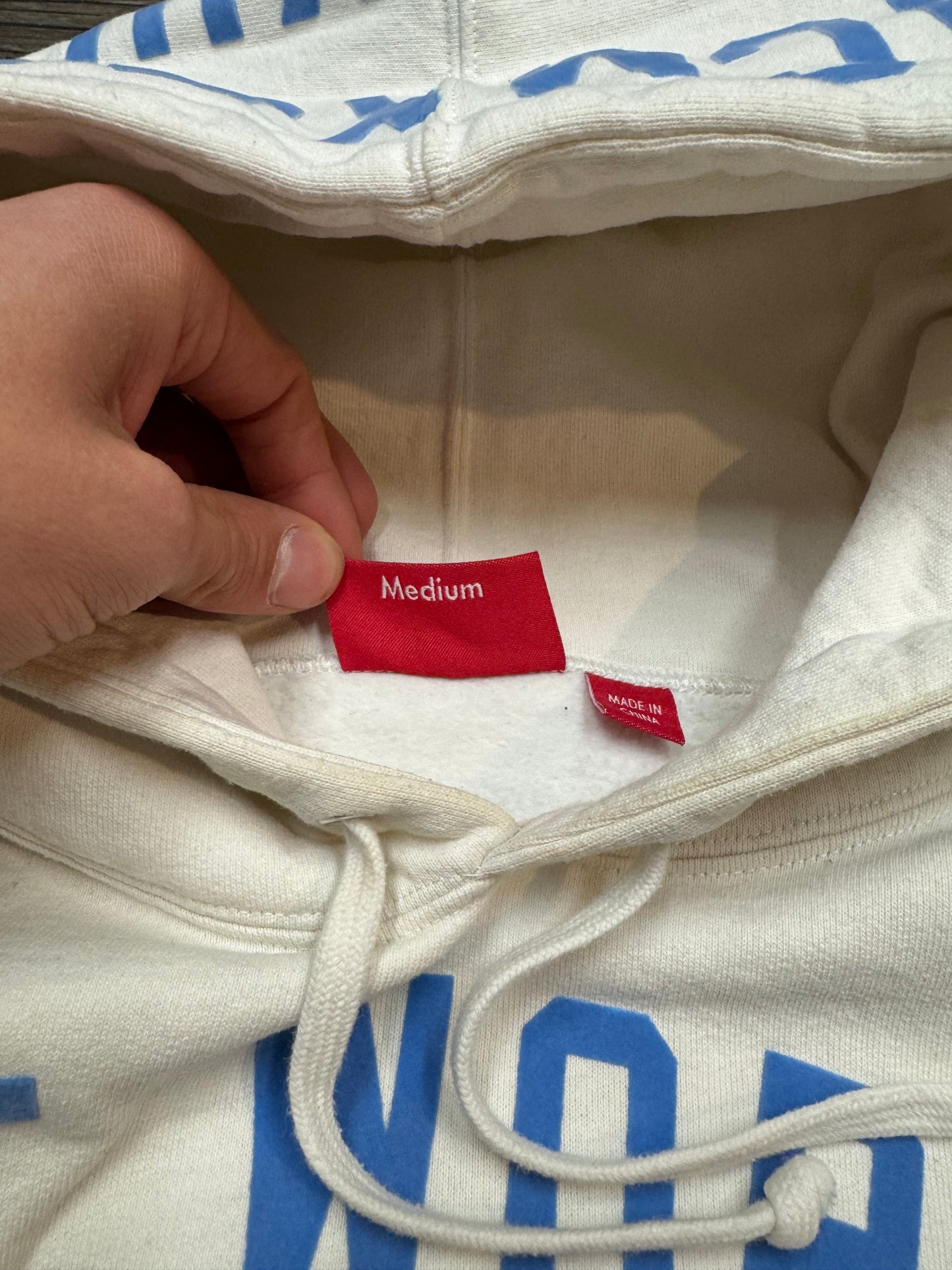 SUPREME "WORLD FAMOUS" TEXT HOODIE (MEDIUM)
