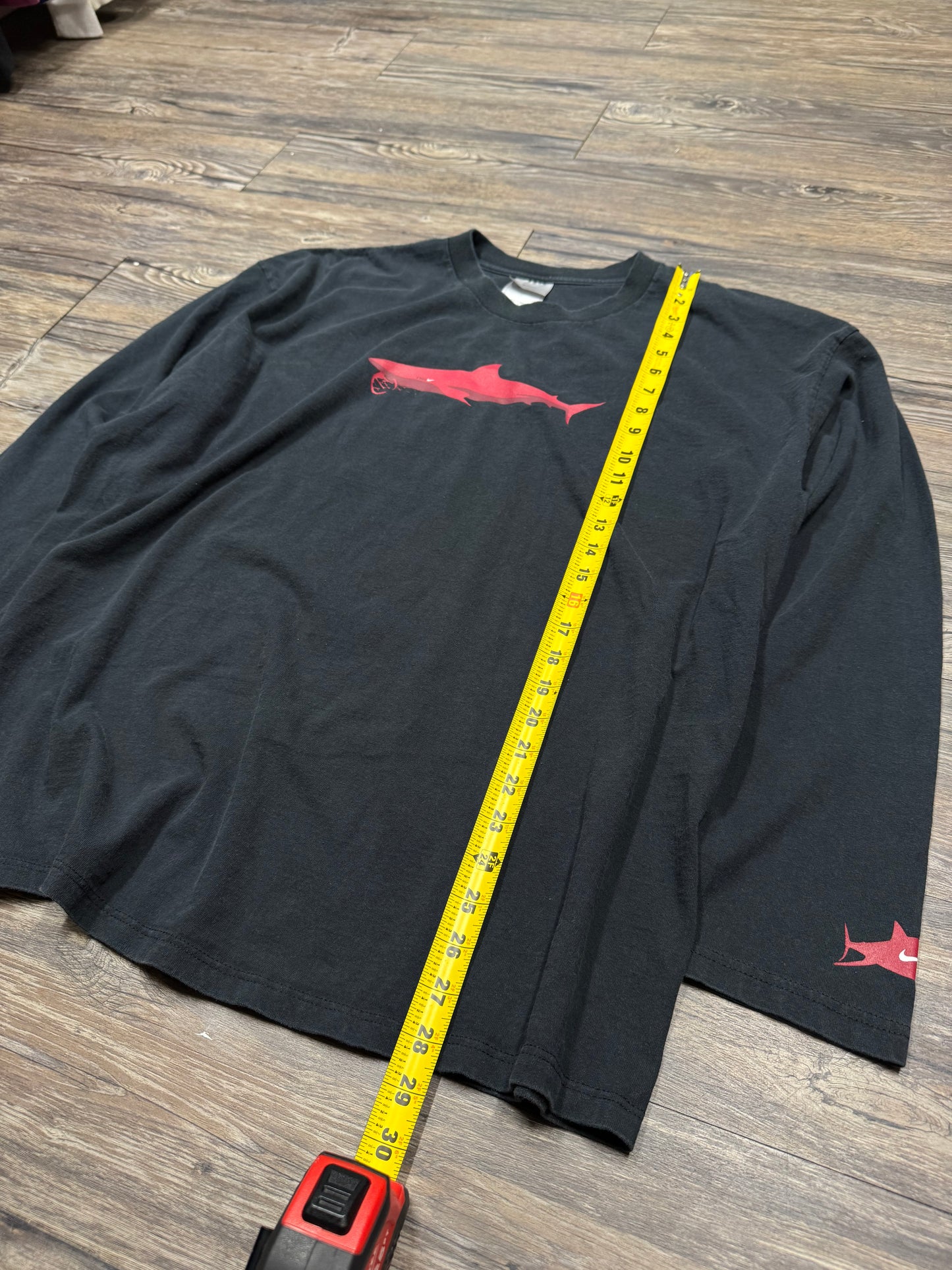 NIKE GREAT WHITE SHARK TEE (XL)