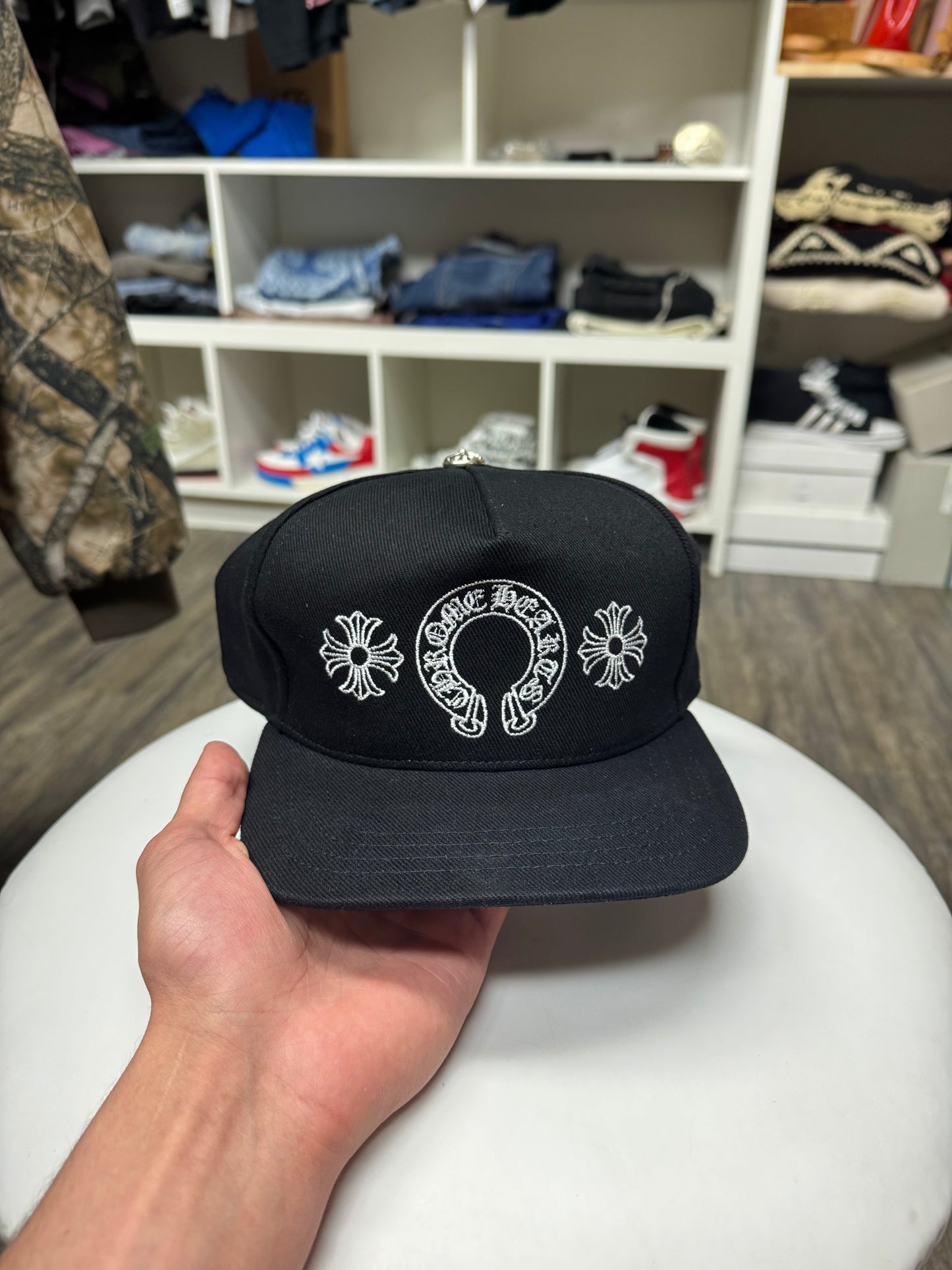 CHROME HEARTS DENIM HORSESHOE TRUCKER HAT (OS)