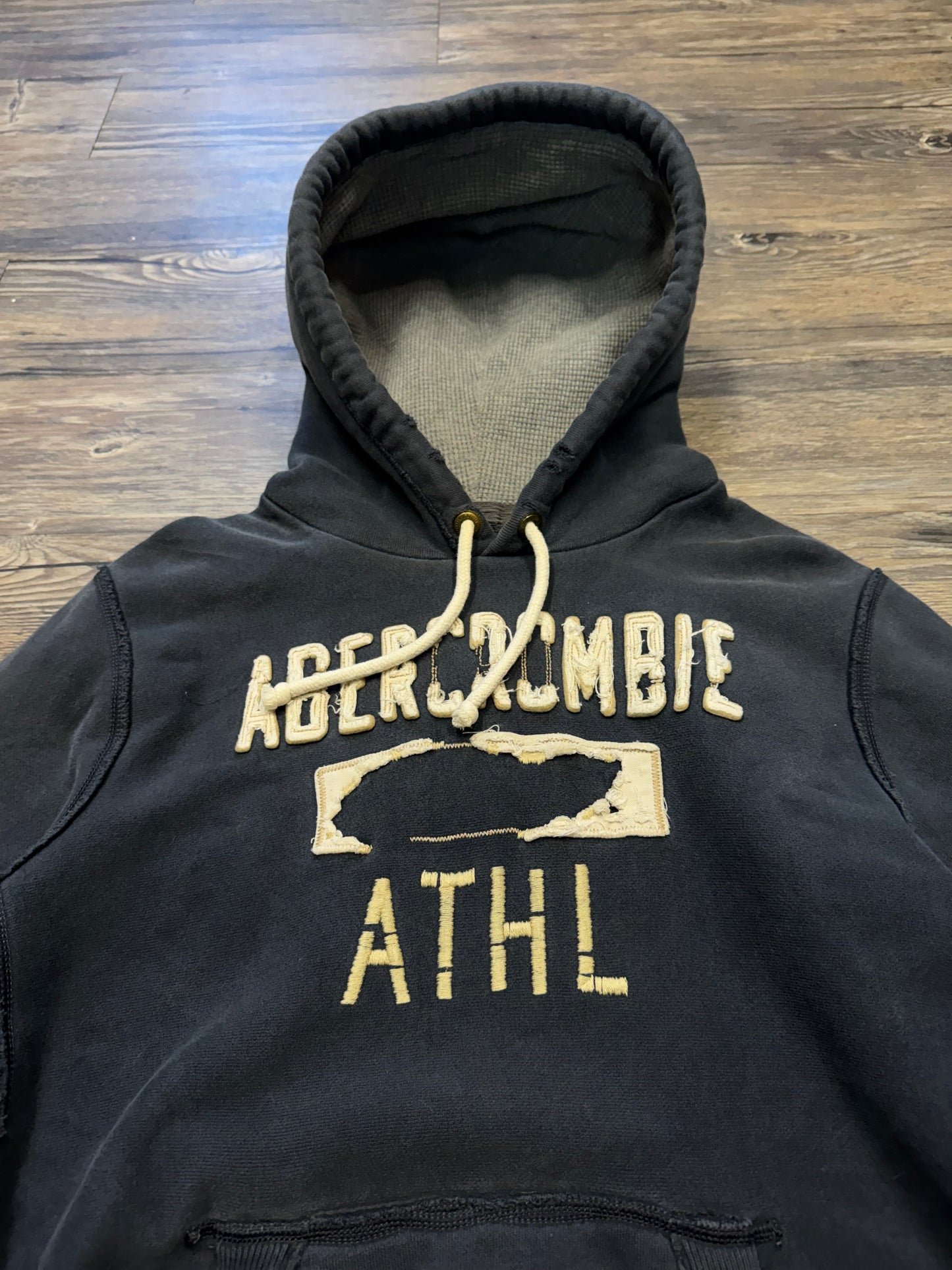 Y2K ABERCROMBIE ATHLETIC HOODIE (L)
