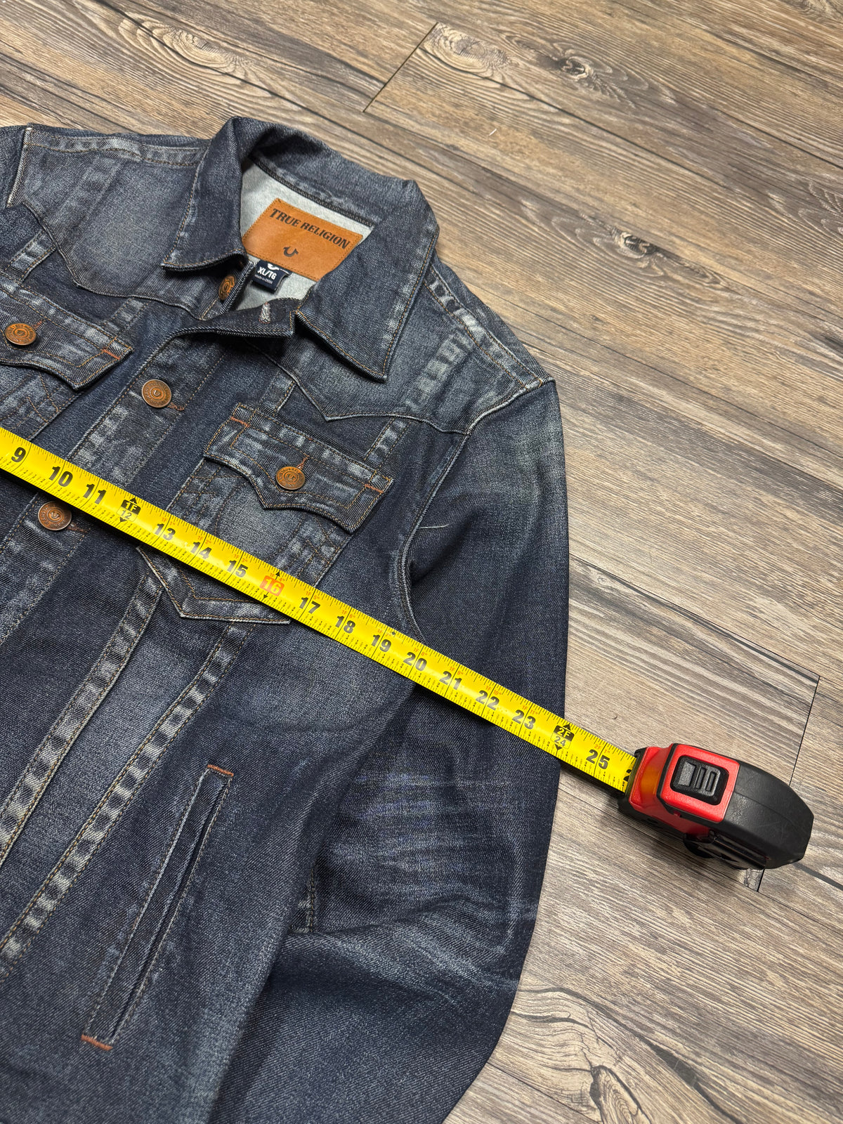 TRUE RELIGION JIMMY INDIGO EMBROIDERED DENIM TRUCKER JACKET (XL)
