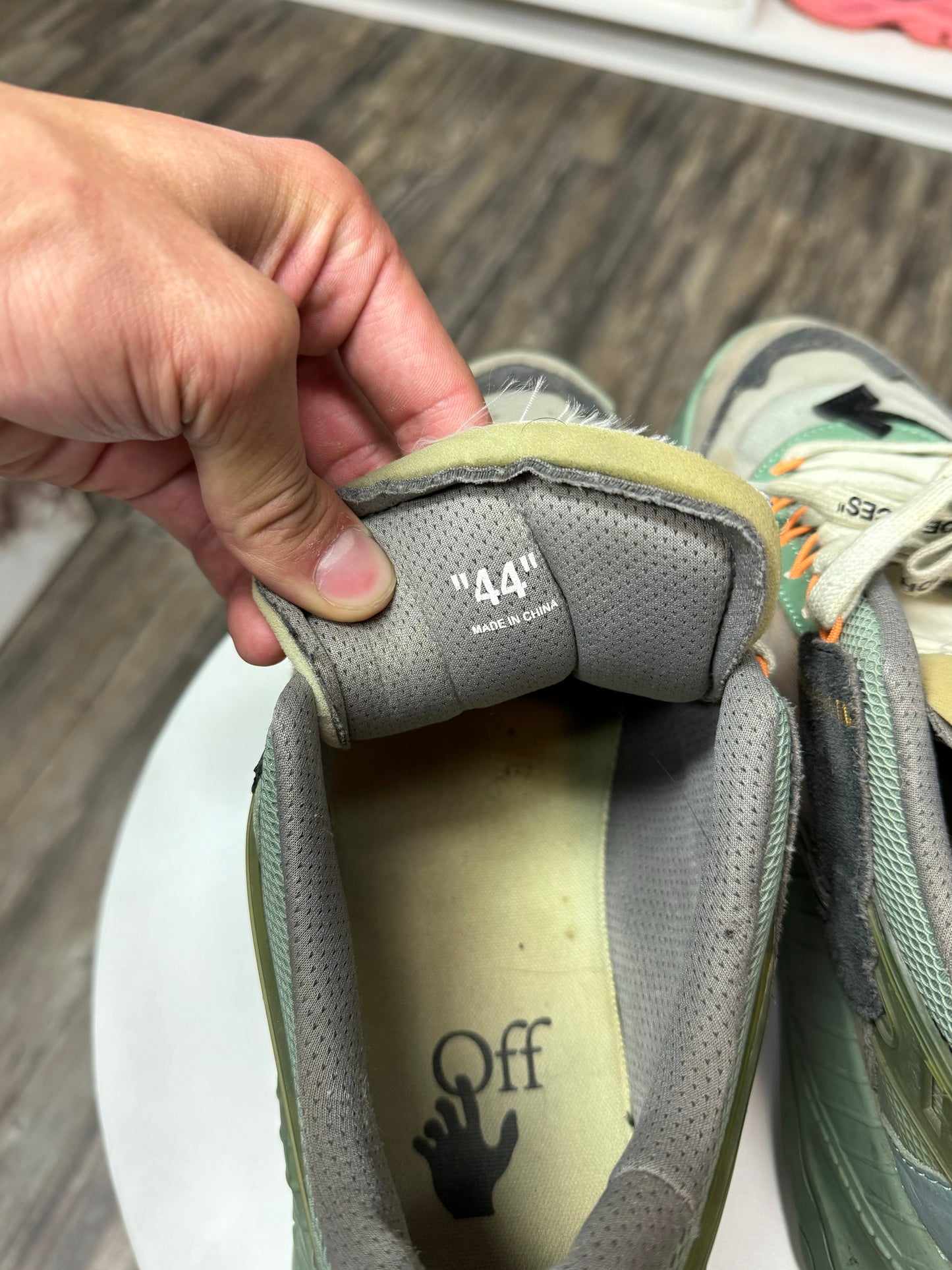 OFF-WHITE RUNNERS (11.5)