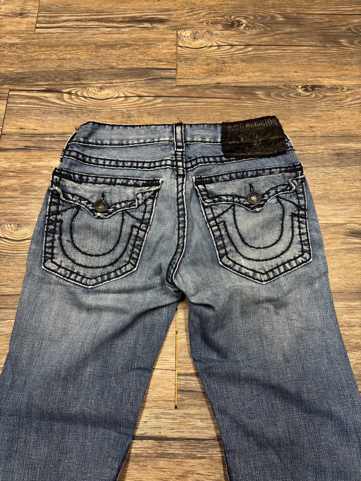 TRUE RELIGION BOOTCUT DISTRESSED JEANS (33)
