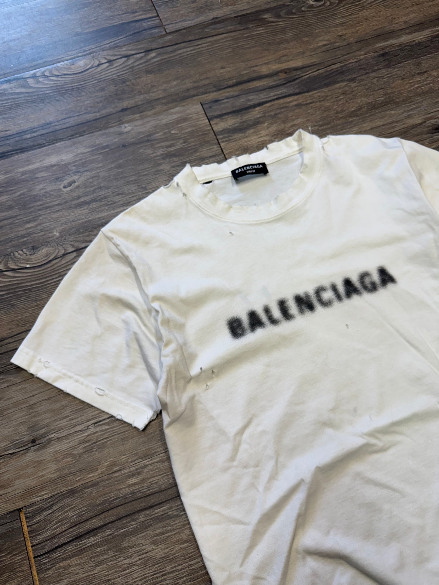 BALENCIAGA DISTRESSED BLURRED LOGO TEE (S)
