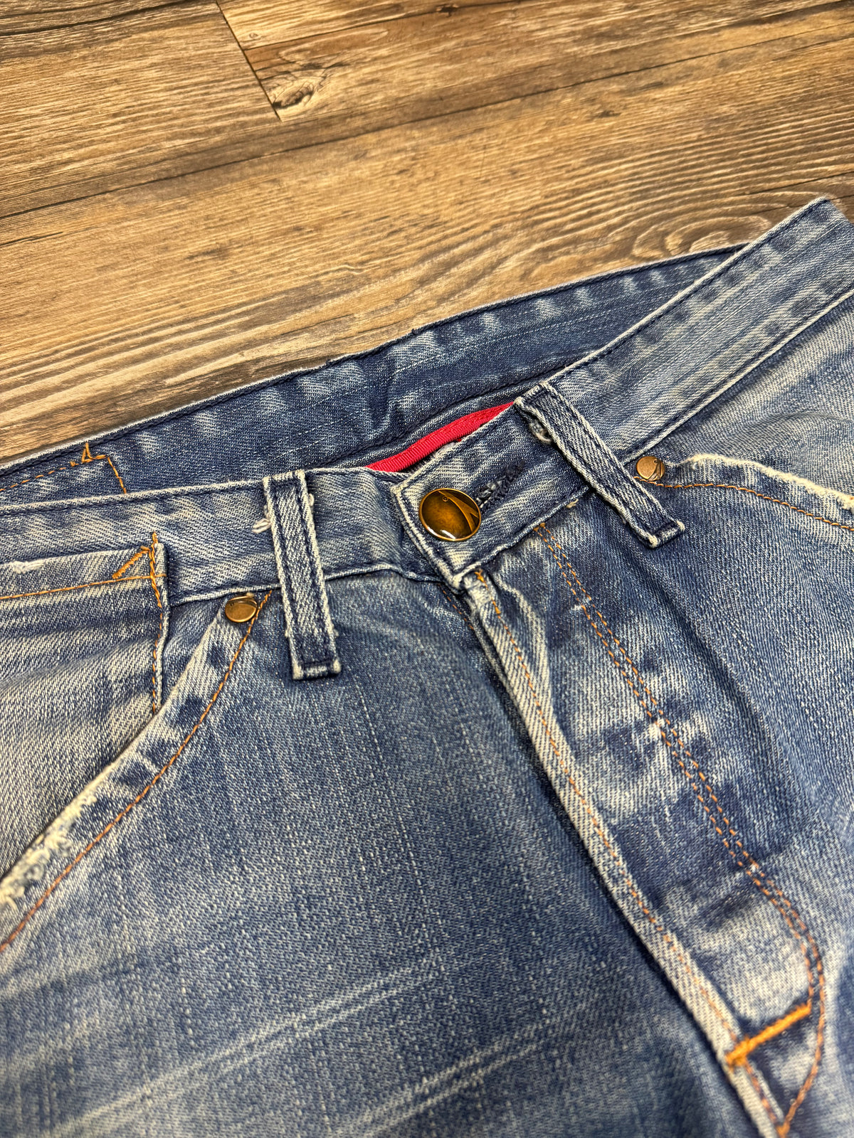 LEVIS STRAIGHT FIT FADED ENGINEERED JEANS (31)