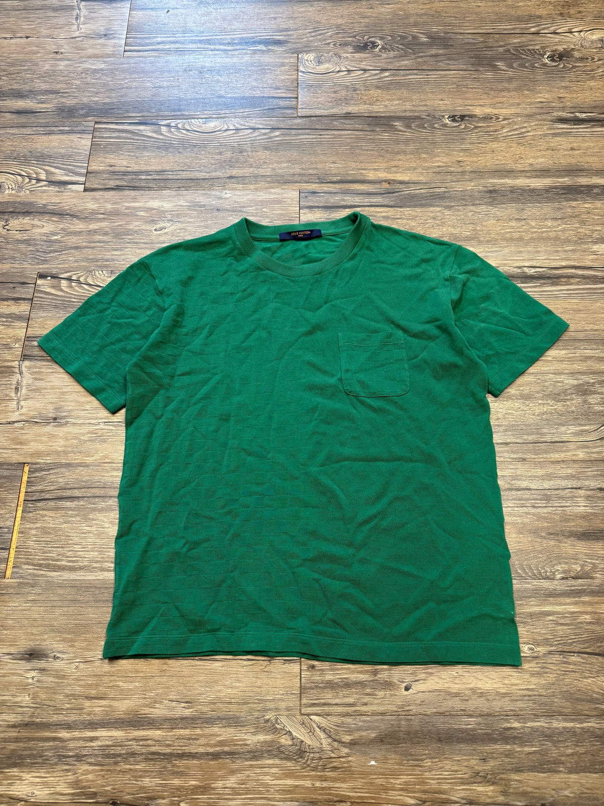 LOUIS VUTTION PLAIN FRONT POCKET T-SHIRT (M)