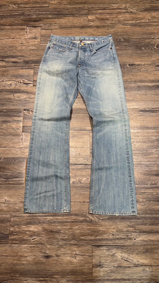 LIGHTWASH DISTRESSED JEANS (32)