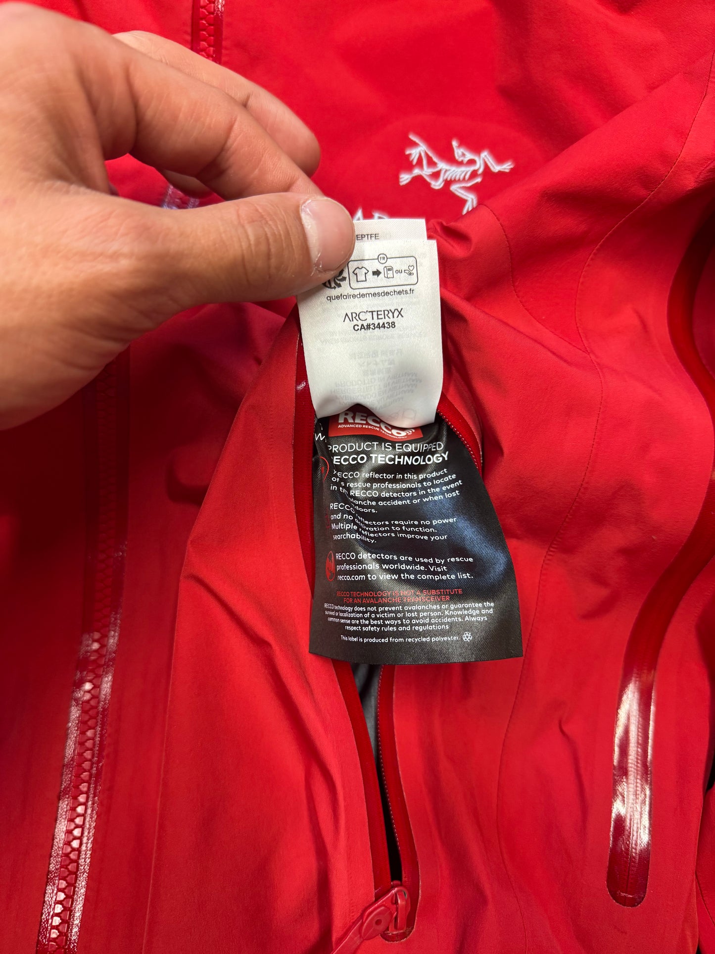 ARC'TERYX BETA AR RED RAIN SHELL (L)