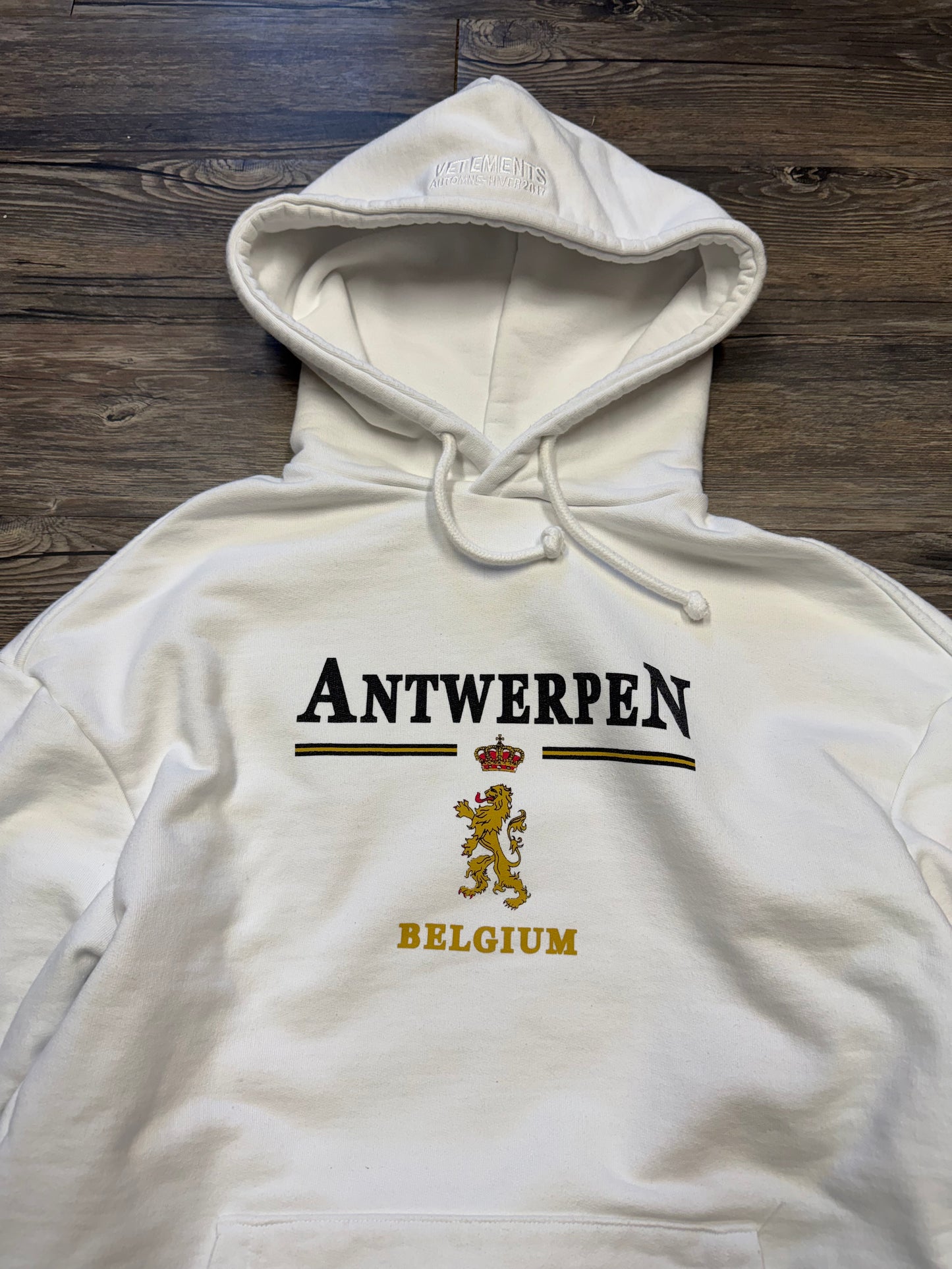 VETEMENTS AW17 ANTWERPEN WHITE HOODED SWEATSHIRT (S)