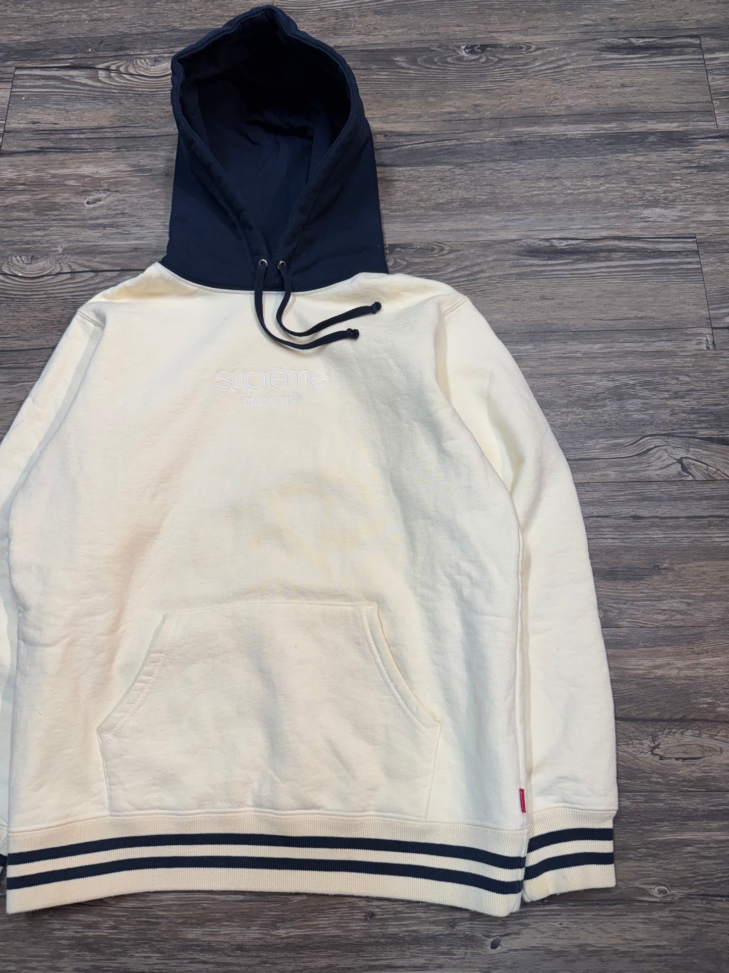 SUPREME NEW YORK HOODIE (MEDIUM)