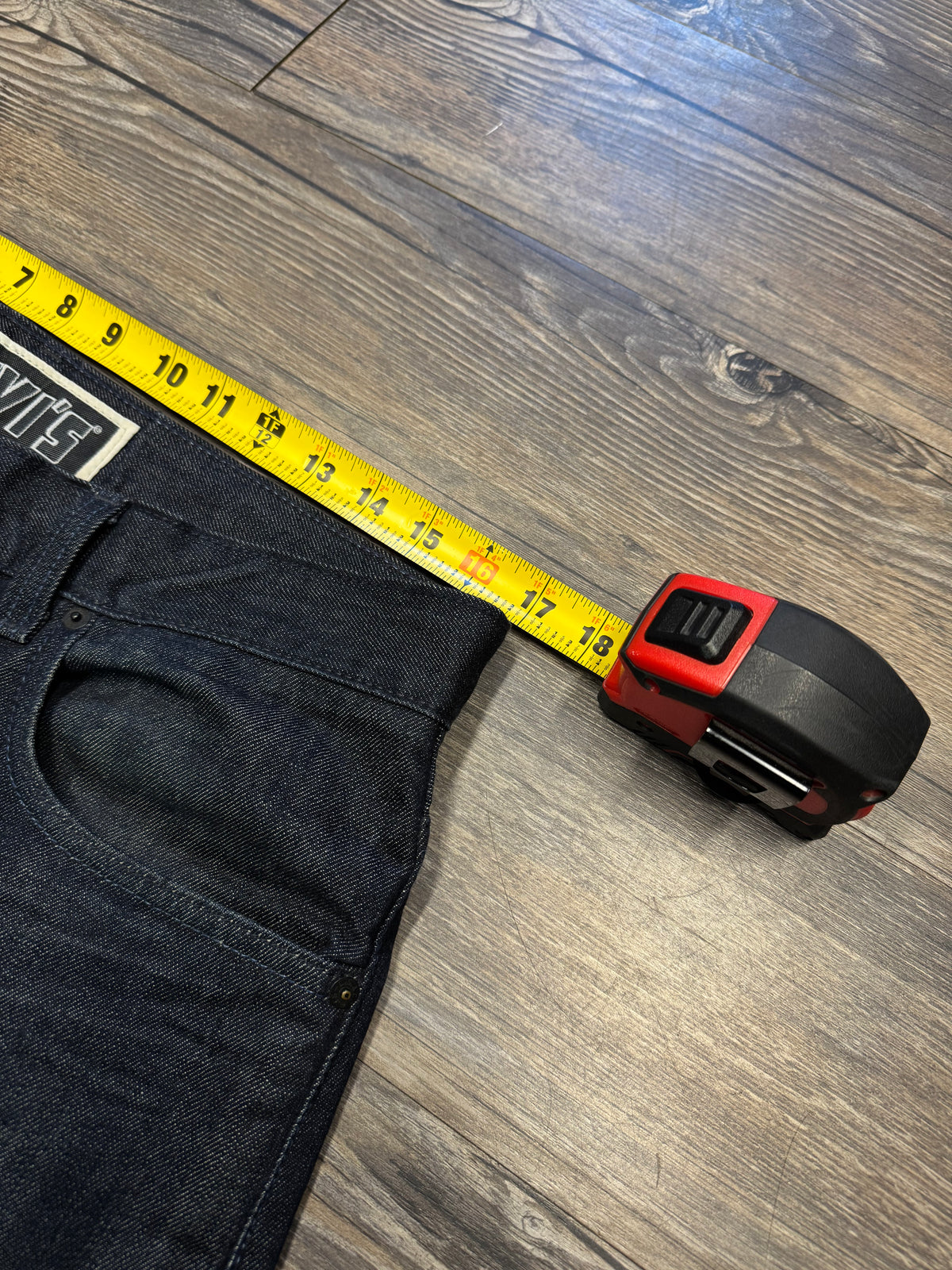 LEVI 569 DARK WASH DENIM POCKET DESIGN JEANS (33)