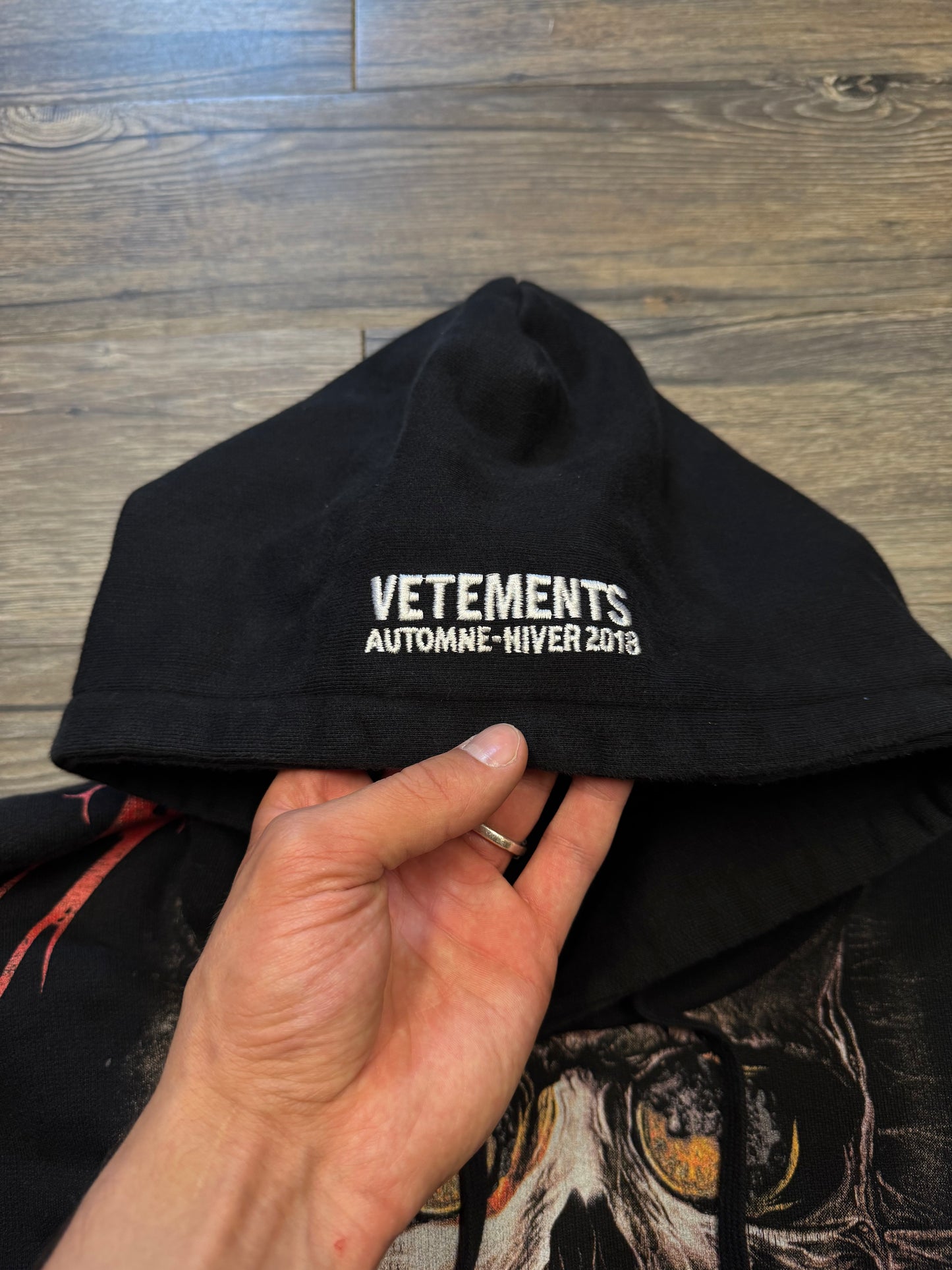 VETEMENTS AW18 MISPLACED SKULL HOODIE (S)