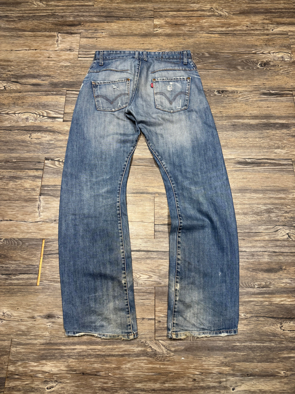 LEVIS STRAIGHT FIT FADED ENGINEERED JEANS (31)