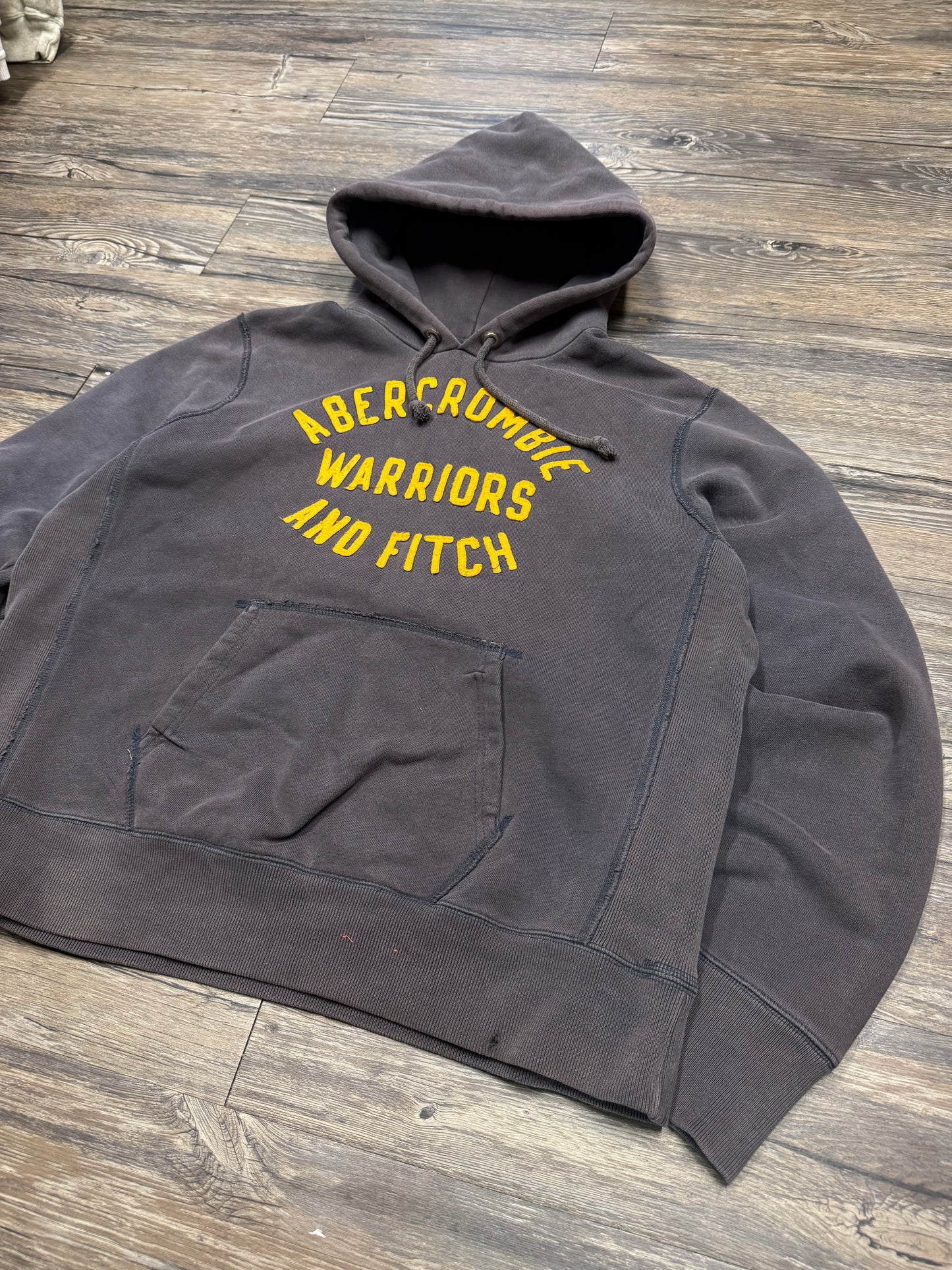 ABERCROMBIE & FITCH WARRIORS DISTRESSED & SUNFADED HOODIE (XL)