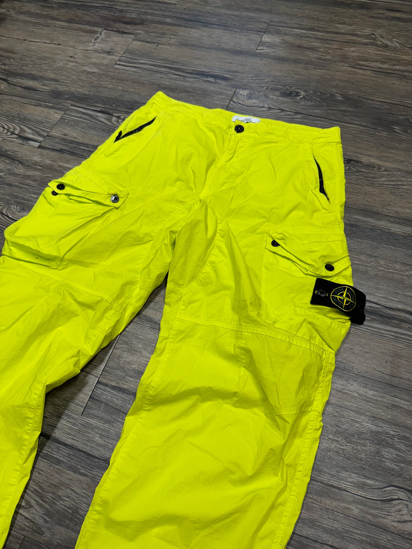 STONE ISLAND ‘LIME’ NYLON METAL CARGO PANTS (31)