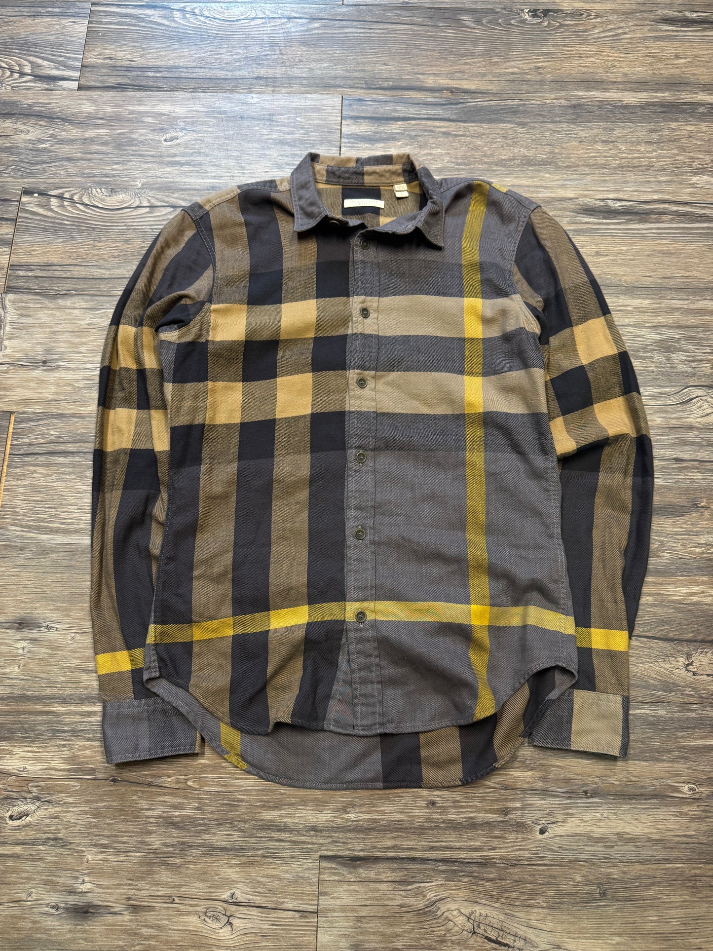 BURBERRY PLAID CHECK PATTERN COLLARED BUTTON UP SHIRT ( S)