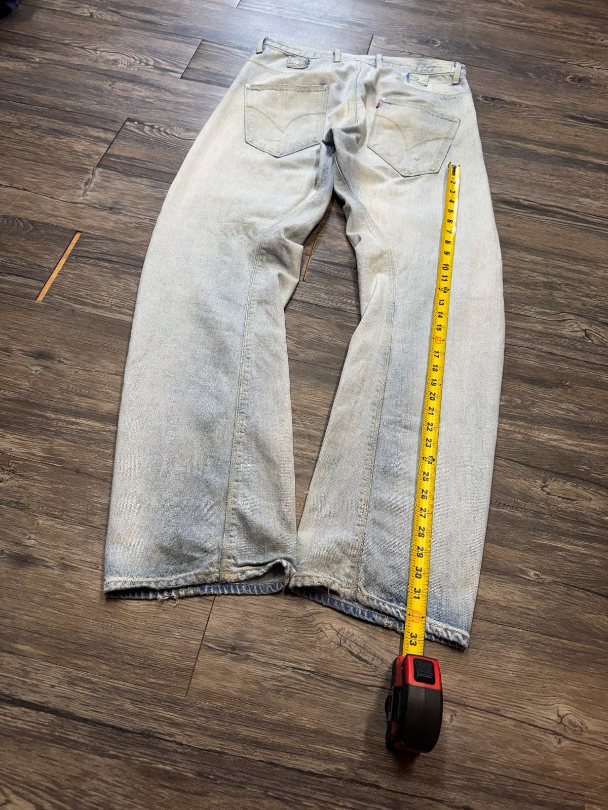 LEVIS ENGINEERED WHITE WASH 5 POCKET BOOTCUT JEANS (33)