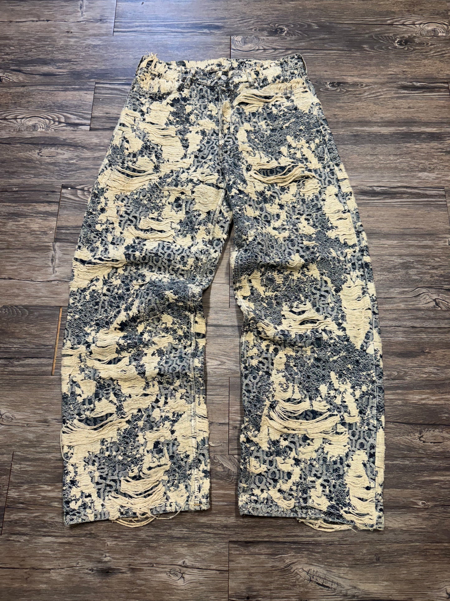 ACNE STUDIOS AOP DISTRESSED JEANS (33)