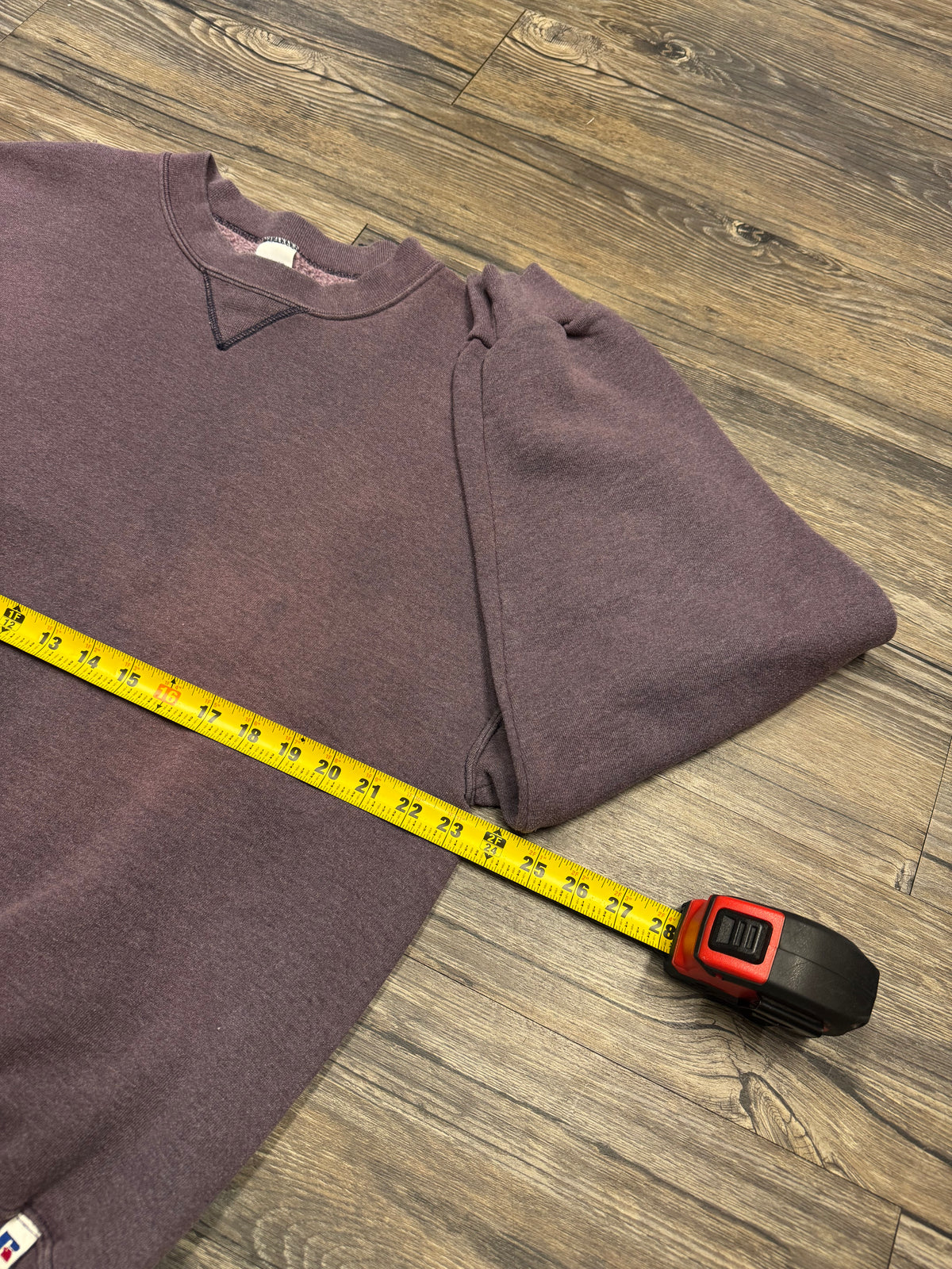 RUSSELL SUN FADED MAGENTA CREWNECK (L)