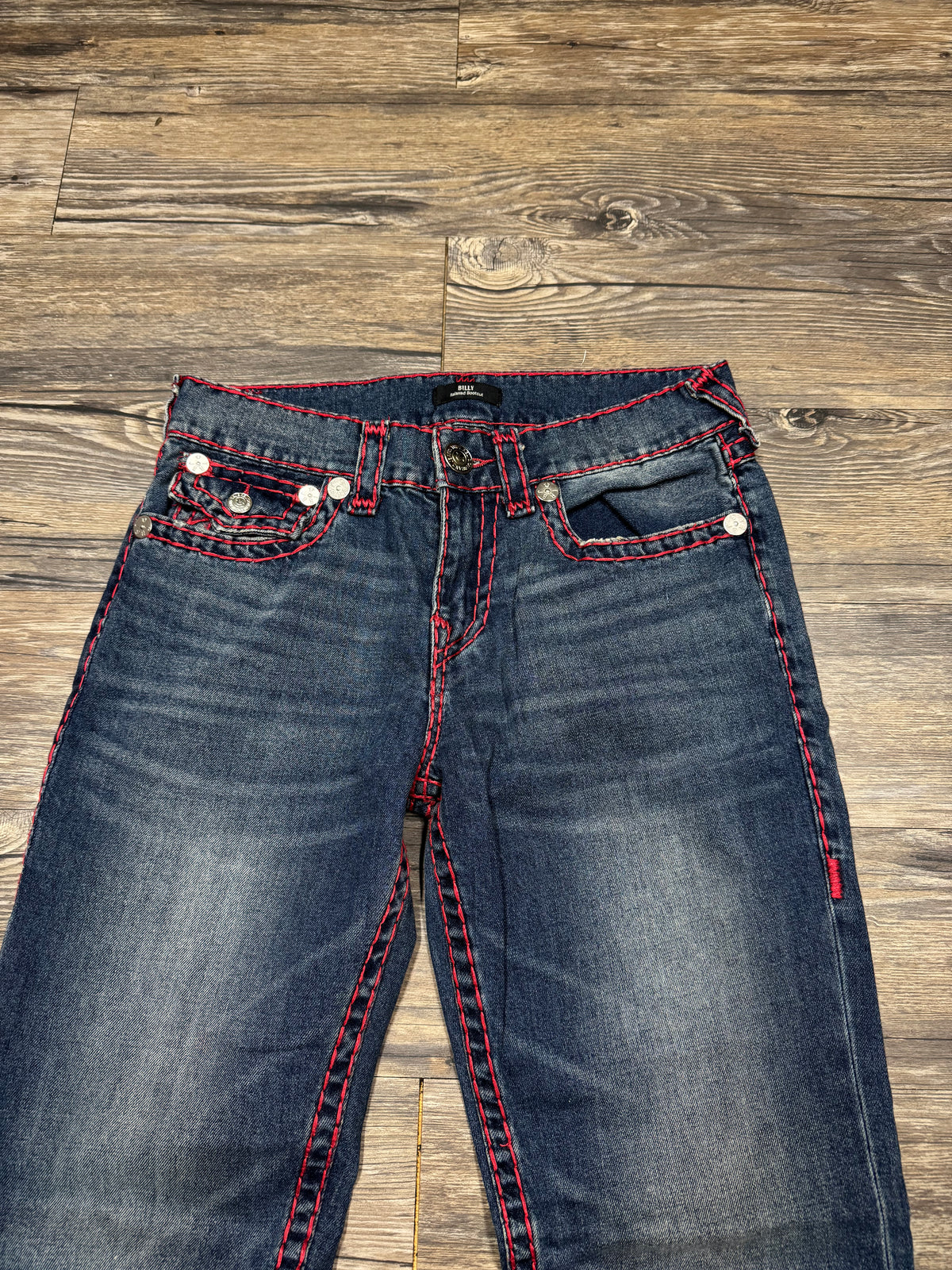 TRUE RELIGION BILLY RELAXED BOOTCUT RED STITCH JEANS (30)