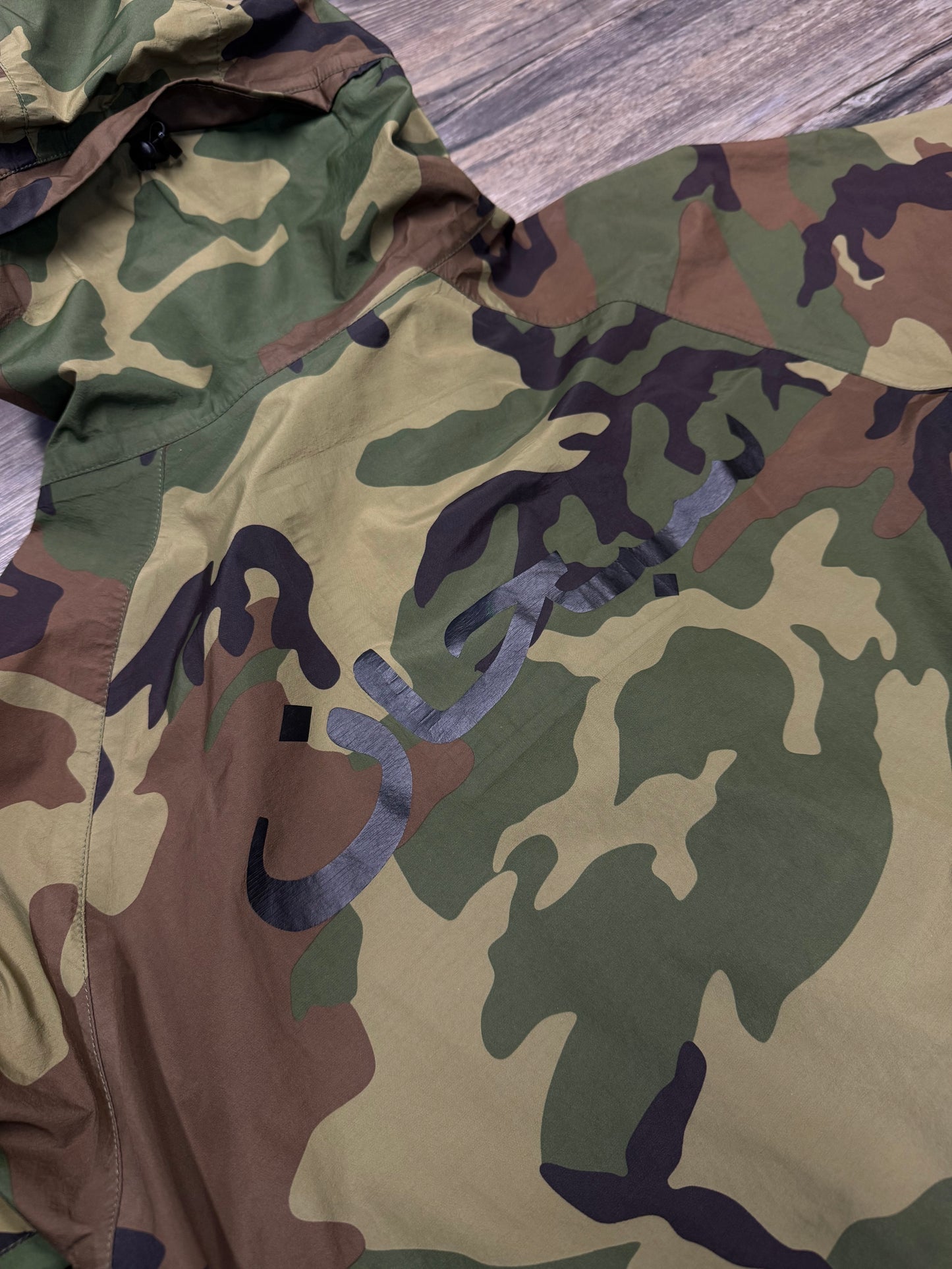 SUPREME ARABIC CAMO ANORAK (S)