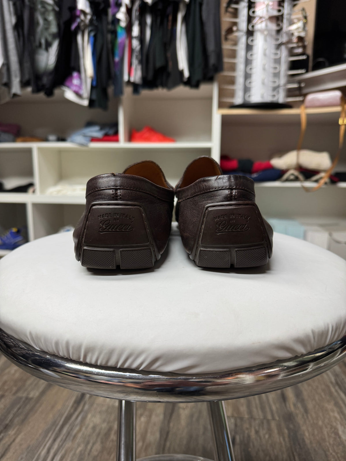 GUCCI ENGRAVED LEATHER BOAT SHOES (10.5)